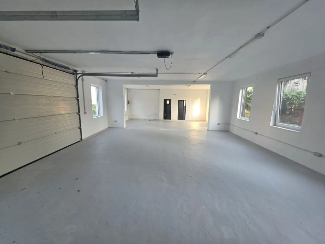 De vanzare hala+teren +2 apartamente la doar 7 km Bistrita