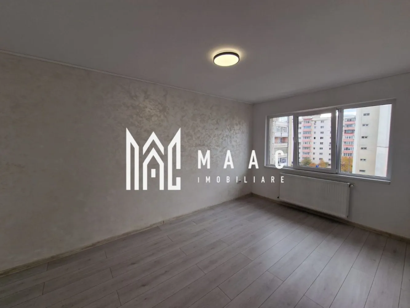 Apartament 4 camere | 76 MPU | 2 Bai | Piata Rahovei - MAAC Imobiliare va prezinta o mansardă spațioasă – 4 camere, 76 mp utili, complet finisata. Compartimentare: Living cu bucatarie generos și luminos. Trei dormitoare spatioase . Două băi dintre care una cu cada. Predare la cheie. Dotări: centrală termică proprie,calorifere,geamuri termopan. Mansarda este complet intabulată și poate fi achiziționată și prin credit. Pentru mai multe detalii precizati telefonic ca ati vazut anuntul cu ID: CP2778779 }}