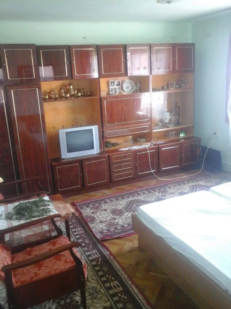 BRASADAS vinde casa cu etaj 4 cam 4 ari in zona 14 Mai. - Agenția imobiliara BRASADAS vinde casa individuala cu etaj cu 4 camere si teren 372mp în zona 14 Mai.