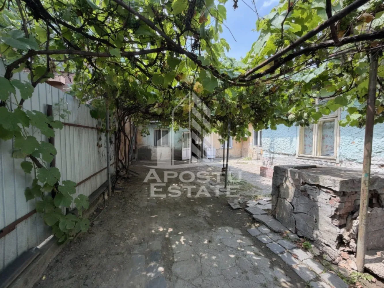 Casa de vanzare, teren 225 mp, zona Fratelia, Bujorilor, Timisoara