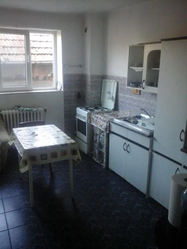 BRASADAS vinde casa cu etaj 4 cam 4 ari in zona 14 Mai.