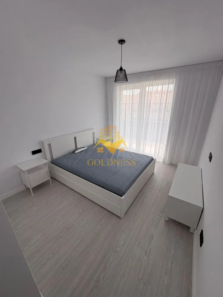 2 camere Modern, Pet friendly, Elite City, Lidl, Iris, Auchan,Fabricii - GOLDNESS Imobiliare vă propune spre închiriere un apartament cu camere complet mobilat și utilat, la etajul 2 într-un imobil de 7 etaje, în Cartierul Iris, Elite City.
Se accepta doar o pisica!
Dispune de loc de parcare subterana!
Se află în apropierea stațiilor de transport în comun, magazine, restaurante, spații verzi, farmacii, etc. 

Apartamentul este compartimentat astfel:
 - dormitor cu pat matrimonial, dressing, noptiere
 -living cu canapea extensibila, comoda tv, loc de servit masa, aer conditionat, dressing, tv 
 - bucatarie complet utilată și mobilată, masina de spalat vase
 - baie cu cada, calorifer port prosop și dulap pentru depozitare.
 - terasa de 13 mp.

Imobilul este dotat cu toate cele necesare- centrală proprie, frigider, aragaz, hotă, mașină de spălat haine si vase, televizor, aer conditionat, etc. 

Dacă sunteți interesați de acest apartament și doriți să îl vizionați, dar și pentru alte oferte nu ezitați să ne contactați telefonic sau prin e-mail. Vă stăm la dispoziție!
Pentru intermediere se percepe un comision de 50% din prețul chiriei!