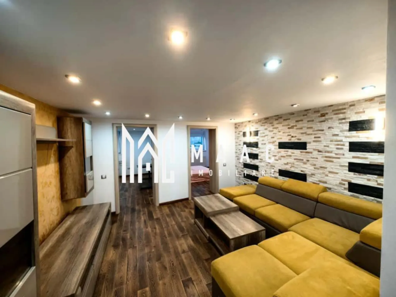 Casa 6 Camere I Curte I Zona Piata Cluj - MAAC Imobiliare vă propune spre vânzare o casă individuală spațioasă, situată într-o zonă liniștită și bine conectată a orașului, în apropiere de Piața Cluj. Compartimentare: • 3 dormitoare • 2 livinguri • 2 bucătării • 2 băi • garaj cu canal de service Proprietatea dispune de o curte generoasă, perfectă pentru relaxare, grădinărit sau alte activități în aer liber. Casa se vinde parțial mobilată și utilată. Amplasată într-o zonă liniștită, cu acces rapid către punctele de interes din oraș. Pentru mai multe detalii sau pentru programarea unei vizionări, vă rugăm să ne contactați și să specificați ID-ul proprietății: CP2959837. }}