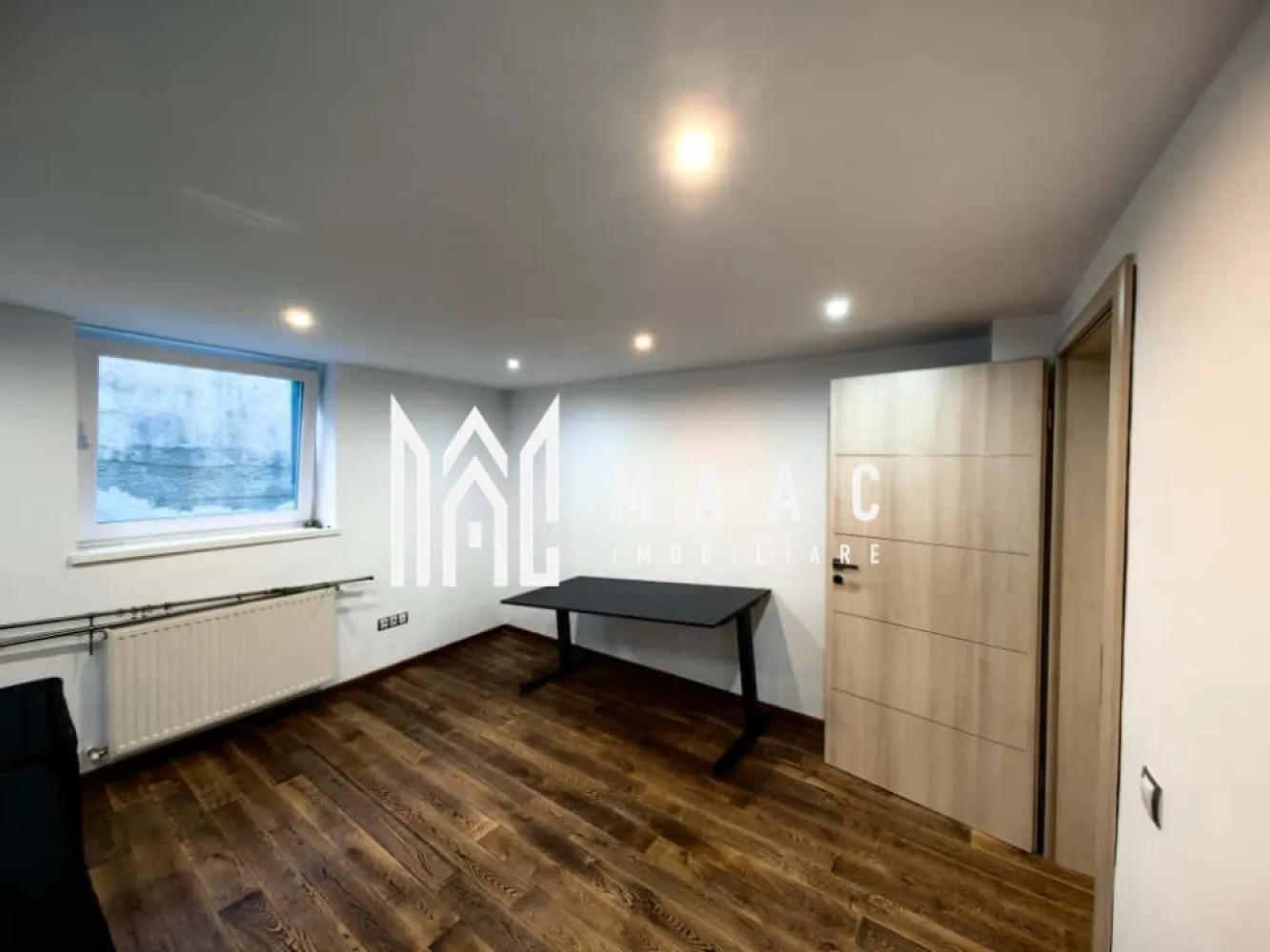 Casa 6 Camere I Curte I Zona Piata Cluj - MAAC Imobiliare vă propune spre vânzare o casă individuală spațioasă, situată într-o zonă liniștită și bine conectată a orașului, în apropiere de Piața Cluj. Compartimentare: • 3 dormitoare • 2 livinguri • 2 bucătării • 2 băi • garaj cu canal de service Proprietatea dispune de o curte generoasă, perfectă pentru relaxare, grădinărit sau alte activități în aer liber. Casa se vinde parțial mobilată și utilată. Amplasată într-o zonă liniștită, cu acces rapid către punctele de interes din oraș. Pentru mai multe detalii sau pentru programarea unei vizionări, vă rugăm să ne contactați și să specificați ID-ul proprietății: CP2959837. }}