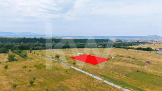 Teren cu priveliște spectaculoasă spre Munții Făgăraș- Valea Avrigului