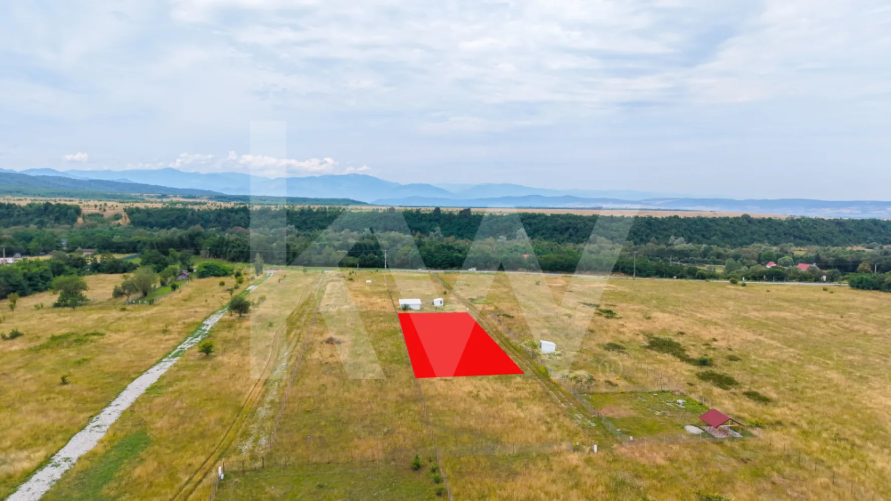 Teren cu priveliște spectaculoasă spre Munții Făgăraș- Valea Avrigului