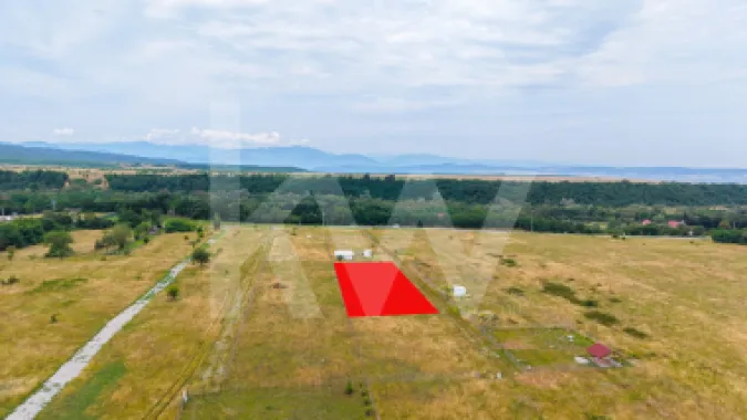 Teren cu priveliște spectaculoasă spre Munții Făgăraș- Valea Avrigului