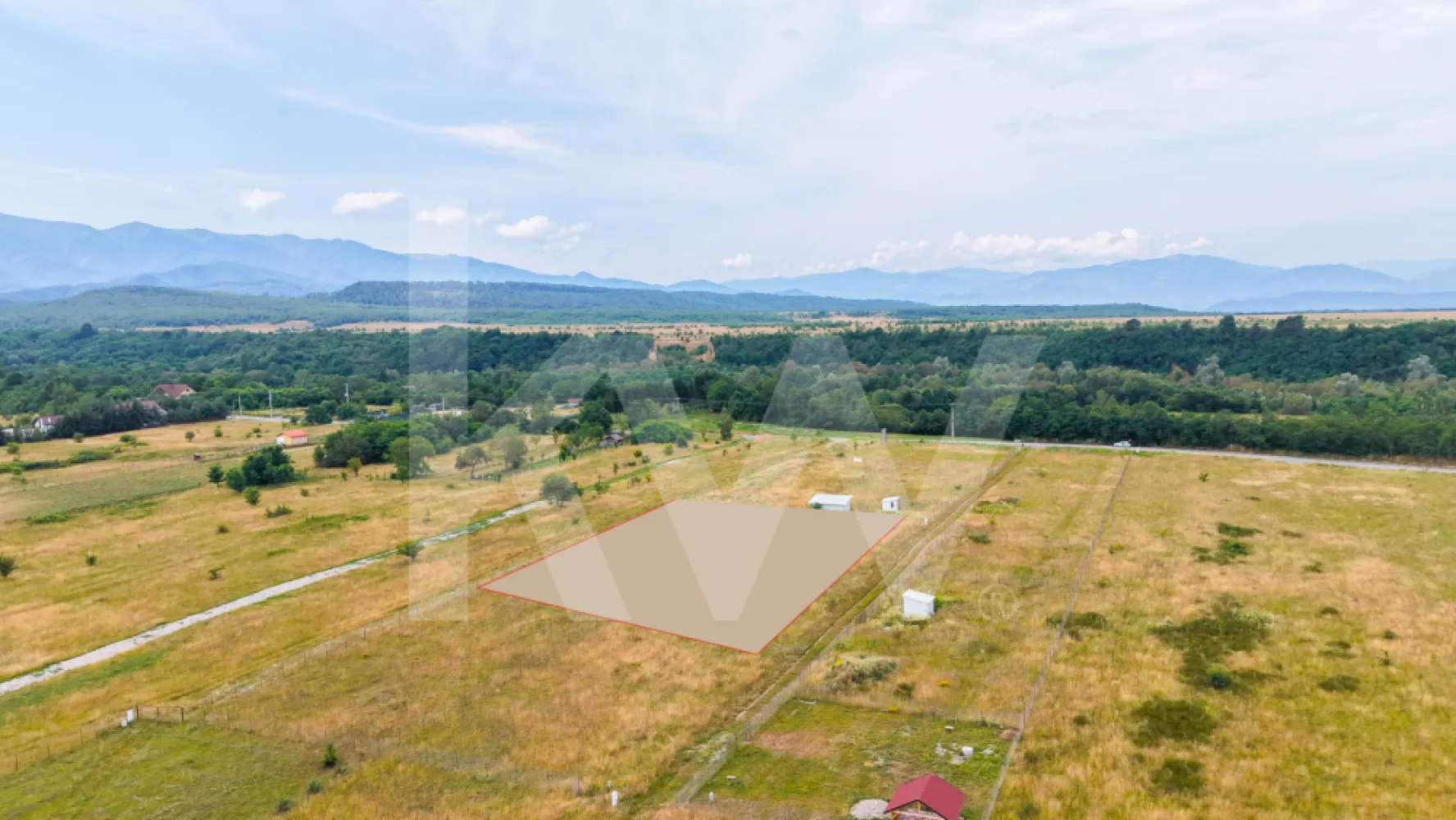 Teren cu priveliște spectaculoasă spre Munții Făgăraș- Valea Avrigului