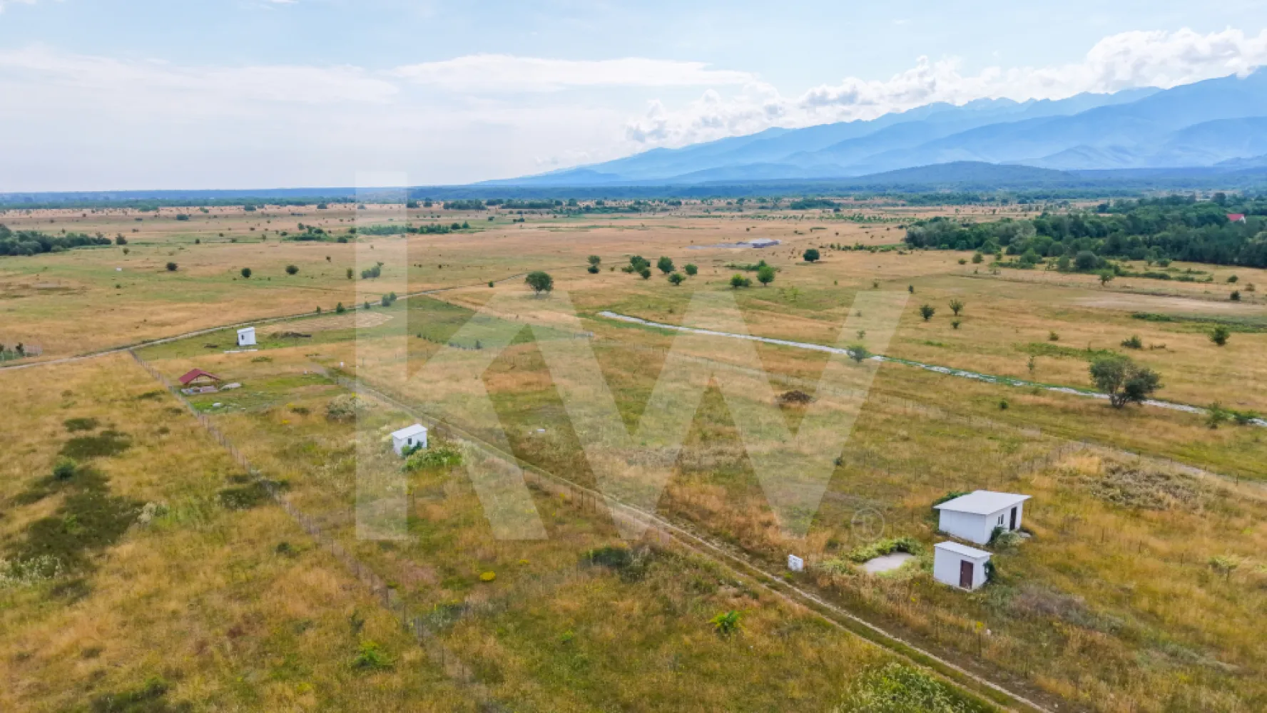 Teren cu priveliște spectaculoasă spre Munții Făgăraș- Valea Avrigului