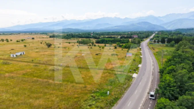 Teren cu priveliște spectaculoasă spre Munții Făgăraș- Valea Avrigului