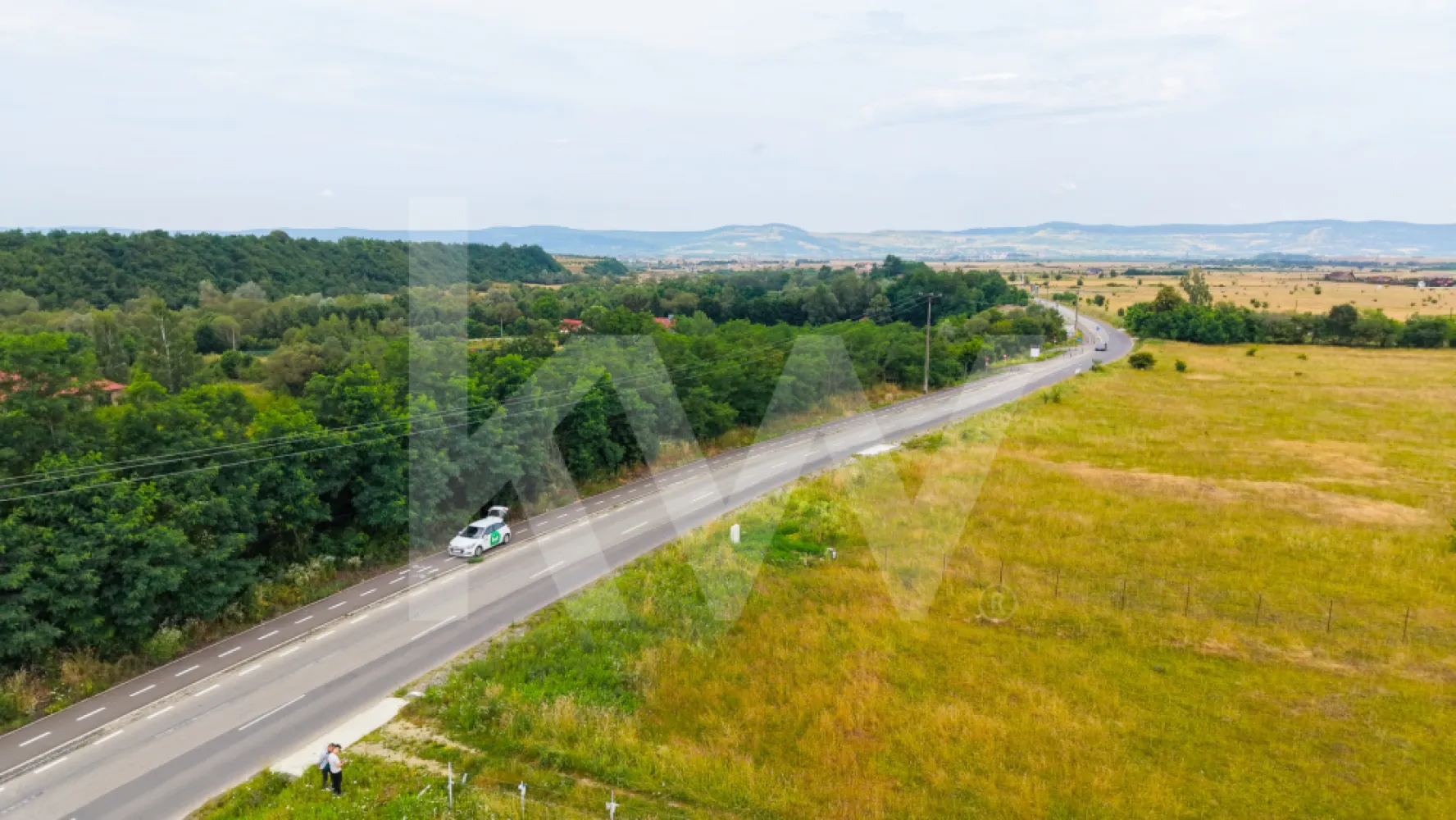 Teren cu priveliște spectaculoasă spre Munții Făgăraș- Valea Avrigului