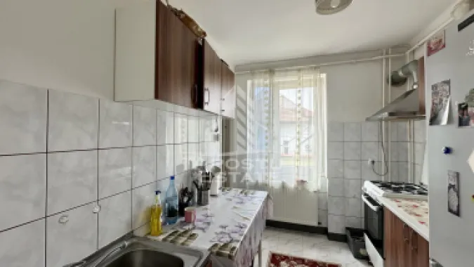 Apartament cu 2 camere, etajul 1, Universitatea de Vest