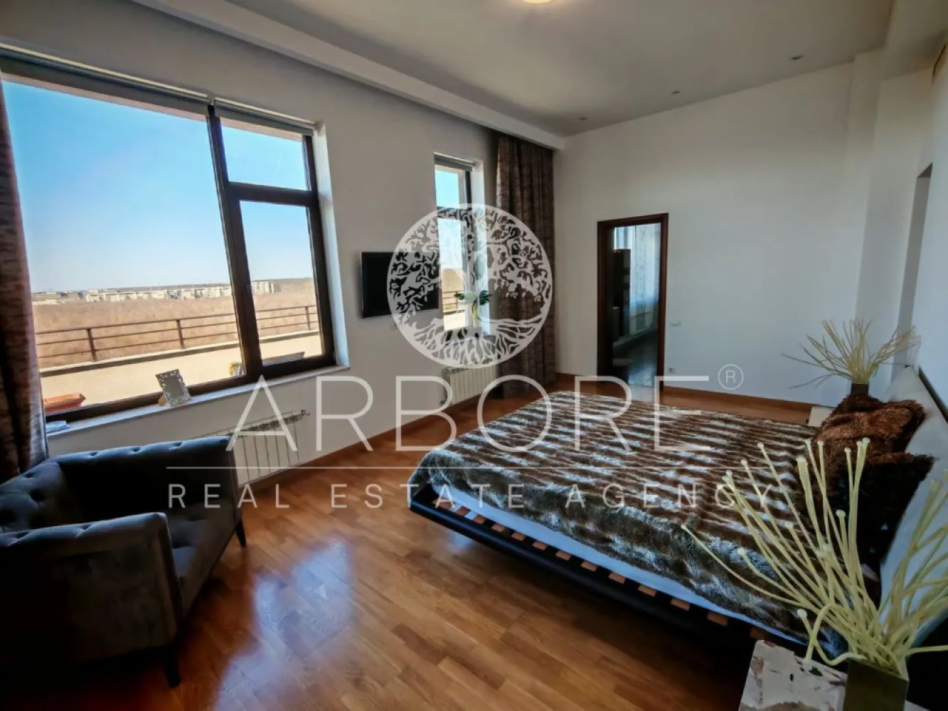 Penthouse 5 camere 250 mp lângă Ambasada SUA , zona Băneasa București