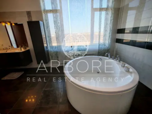 Penthouse 5 camere 250 mp lângă Ambasada SUA , zona Băneasa București