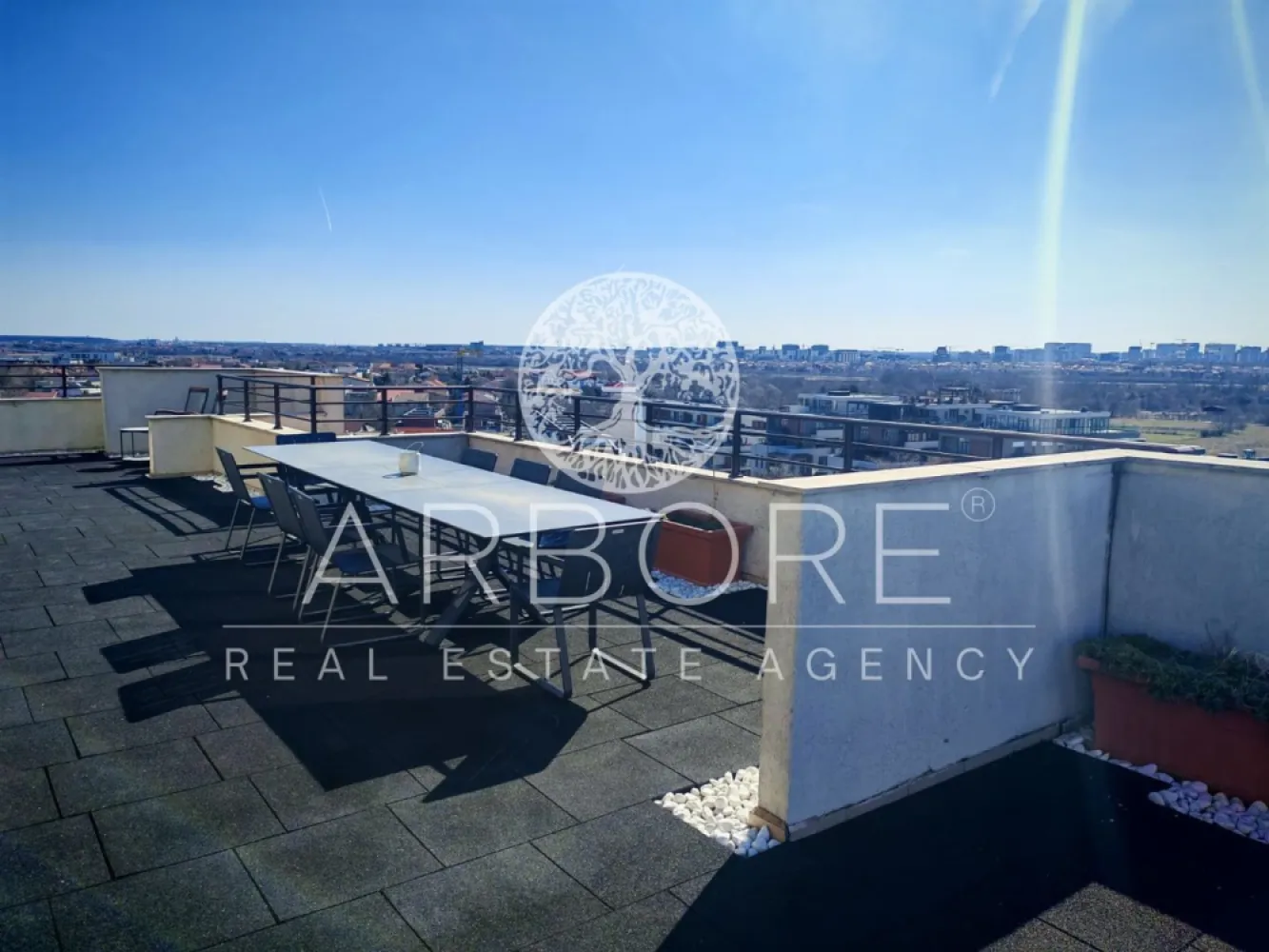 Penthouse 5 camere 250 mp lângă Ambasada SUA , zona Băneasa București