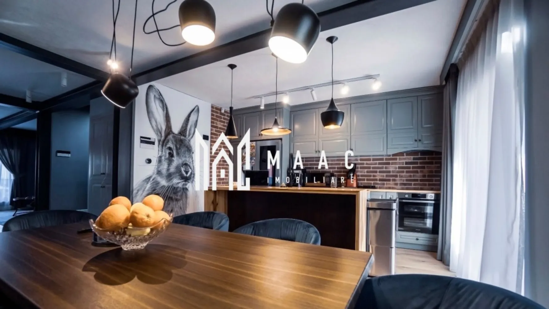 Casă deosebita Goranu-Ramnicu Valcea| 220mp util| 673 mp teren - MAAC IMOBILIARE vă propune spre vânzare o proprietate deosebită situată în cartierul Goranu, Râmnicu Vâlcea, într-o zonă apreciată pentru liniște, priveliște și accesul rapid către centrul orașului. Această locuință reprezintă o oportunitate rară, îmbinând eleganța unei construcții moderne cu confortul unei curți amenajate pentru relaxare. Proprietatea este ideală pentru o familie care își dorește spațiu, intimitate și un stil de viață liniștit, aproape de natură. Punctul forte – Grădina și Curtea Proprietatea dispune de un teren de 673 mp, amenajat profesional, cu o grădină superbă ce creează un spațiu perfect pentru relaxare, petrecerea timpului în aer liber sau activități de familie. Beneficiu unic: Proprietatea include contract de întreținere activ pentru următorii 3 ani, ceea ce înseamnă că nu va trebui să vă preocupați de întreținerea grădinii. Tunsul gazonului, îngrijirea florilor și a plantelor sunt realizate de specialiști, fără costuri sau efort suplimentar din partea viitorului proprietar. Detalii construcție Suprafață utilă: 220 mp Compartimentare ideală pentru o familie cu 2 copii Camere spațioase și luminoase, care oferă confort și intimitate fiecărui membru al familiei Finisaje premium Stare excelentă, locuința fiind gata de mutare imediată, fără investiții necesare Localizare Situată în cartierul Goranu, proprietatea oferă acces rapid către centrul municipiului Râmnicu Vâlcea, păstrând în același timp avantajul unei zone liniștite de case, cu multă verdeață. Această proprietate este locul unde confortul interior se întâlnește cu o oază de verdeață perfect întreținută, oferind un stil de viață relaxat și elegant. Pentru mai multe informații sau pentru programarea unei vizionări, echipa MAAC IMOBILIARE vă stă la dispoziție. CP2958888 }}