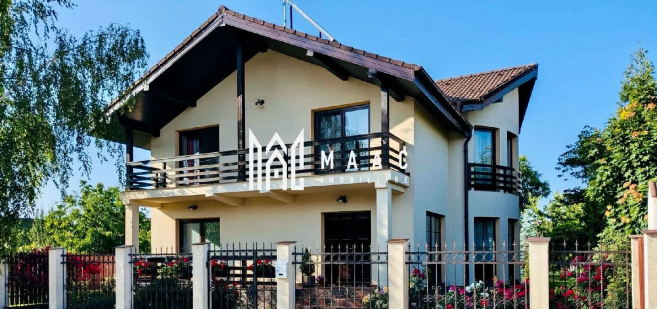 Exceptional - Oază de liniște în Sânpetru, Brașov - MAAC Imobiliare vinde proprietate situată într-o zonă rezidențială liniștită, ideală pentru o familie sau ca investiție pe termen lung. Imobilul oferă un echilibru perfect între confortul modern și proximitatea față de natură. Detalii proprietate - Teren: 1000 mp (dimensiuni ~66m x 15m). - Construcție: 2010. - Suprafață: Amprentă 123 mp | Utili 195 mp + 56 mp terase. - Acces: Dublu (stradă asfaltată/iluminată în față și stradă în curs de amenajare în spate). Compartimentare Nivel Funcționalități - Parter (~94mp) Living (28mp), Bucătărie (17mp), Birou (16mp), Baie, Cămară, Beci (8mp), Terasă + Bucătărie vară (30mp) - Etaj (~93mp) 4 Dormitoare (sau 3 dormitoare + living), Dressing, 2 Băi, Hol open-space, Balcon (13mp) Dotări și Utilități - Energie: CT pe gaz (model 2024, în garanție) + Panouri solare presurizate pentru ACM (boiler cu dublă serpentină). - Utilități: Toate racordate (apă, canalizare, gaz, curent). - Exterior: Grădină matură cu arbori, arbuști și pomi fructiferi, loc de joacă, grătar zidit, anexă depozitare, puț pentru irigații. Avantaje locație - Proximitate: 3 minute (pe jos) până la Grădinița și Școala Sânpetru prin ieșirea din spate. - Acces: ~3.2 km până în Brașov. Vecinătate: Zonă rezidențială centrală, liniștită, cu vecini prietenoși. Stare: Se vinde parțial mobilată/utilată. Pentru mai multe detalii precizati telefonic ca ati vazut anuntul cu ID CP2960881 }}