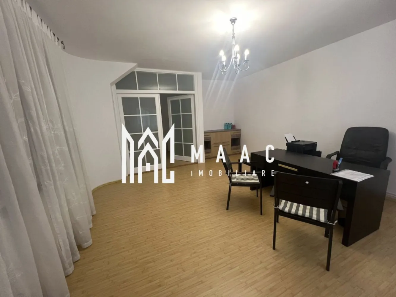 Spațiu de închiriat I Zona Ștrand, Sibiu I ideal pentru birouri - MAAC Imobiliare va propune spre inchiriere un spațiu situat în zona Ștrand din Sibiu, potrivit pentru birouri, cabinet, activități administrative sau alte tipuri de activități profesionale. Spațiul este amplasat într-o zonă accesibilă, fiind ideal pentru desfășurarea unei activități într-un cartier bine dezvoltat al orașului. Caracteristici: Potrivit pentru birouri sau alte activități Grup sanitar propriu Zonă Ștrand – Sibiu Acces facil și zonă cu trafic Spațiul poate fi adaptat în funcție de nevoile chiriașului și este ideal pentru cabinet, sediu firmă, birou contabilitate, IT sau alte servicii. Condiții de închiriere: Se percepe o garanție în cuantumul unei chirii lunare. Pentru mai multe detalii și programarea unei vizionări, vă invităm să contactați Maac Imobiliare, specificând ID: CP2961799. }}