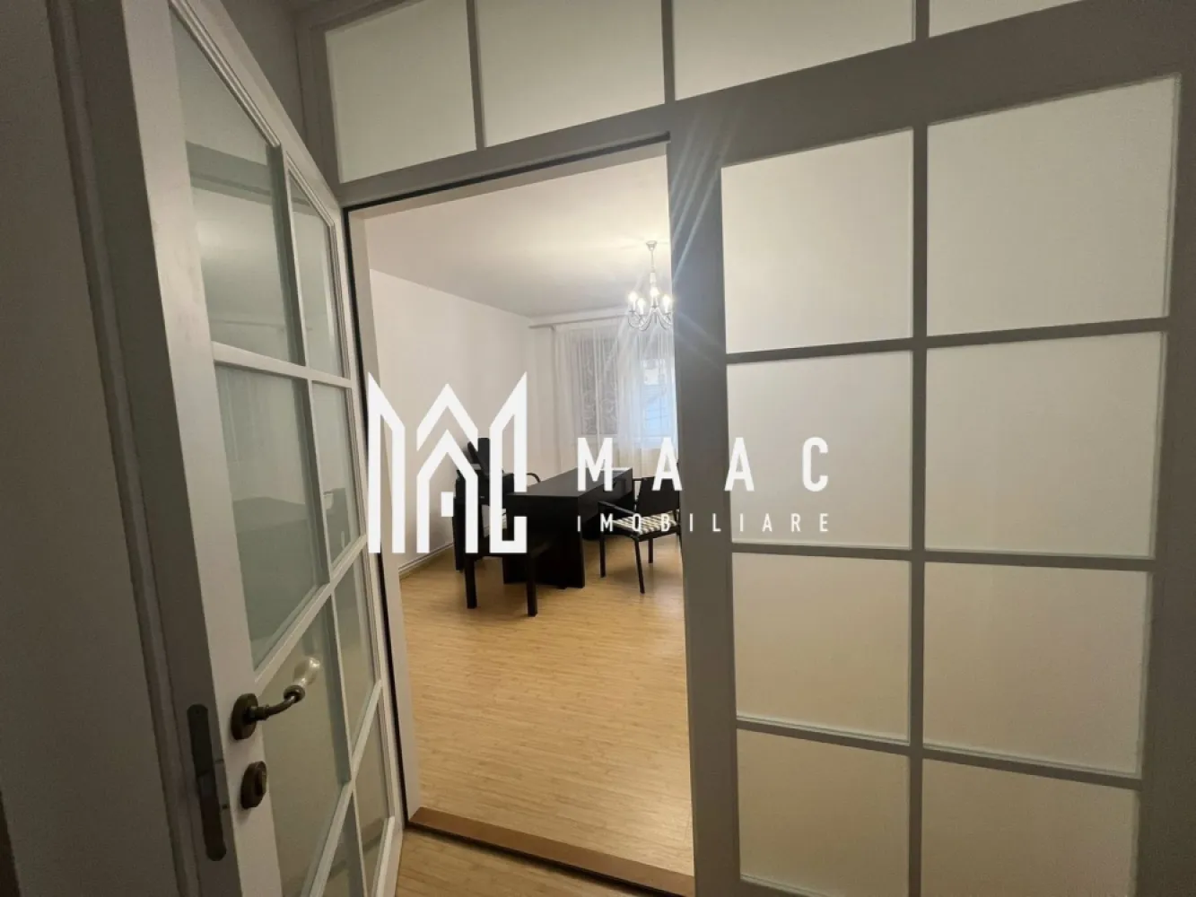 Spațiu de închiriat I Zona Ștrand, Sibiu I ideal pentru birouri - MAAC Imobiliare va propune spre inchiriere un spațiu situat în zona Ștrand din Sibiu, potrivit pentru birouri, cabinet, activități administrative sau alte tipuri de activități profesionale. Spațiul este amplasat într-o zonă accesibilă, fiind ideal pentru desfășurarea unei activități într-un cartier bine dezvoltat al orașului. Caracteristici: Potrivit pentru birouri sau alte activități Grup sanitar propriu Zonă Ștrand – Sibiu Acces facil și zonă cu trafic Spațiul poate fi adaptat în funcție de nevoile chiriașului și este ideal pentru cabinet, sediu firmă, birou contabilitate, IT sau alte servicii. Condiții de închiriere: Se percepe o garanție în cuantumul unei chirii lunare. Pentru mai multe detalii și programarea unei vizionări, vă invităm să contactați Maac Imobiliare, specificând ID: CP2961799. }}