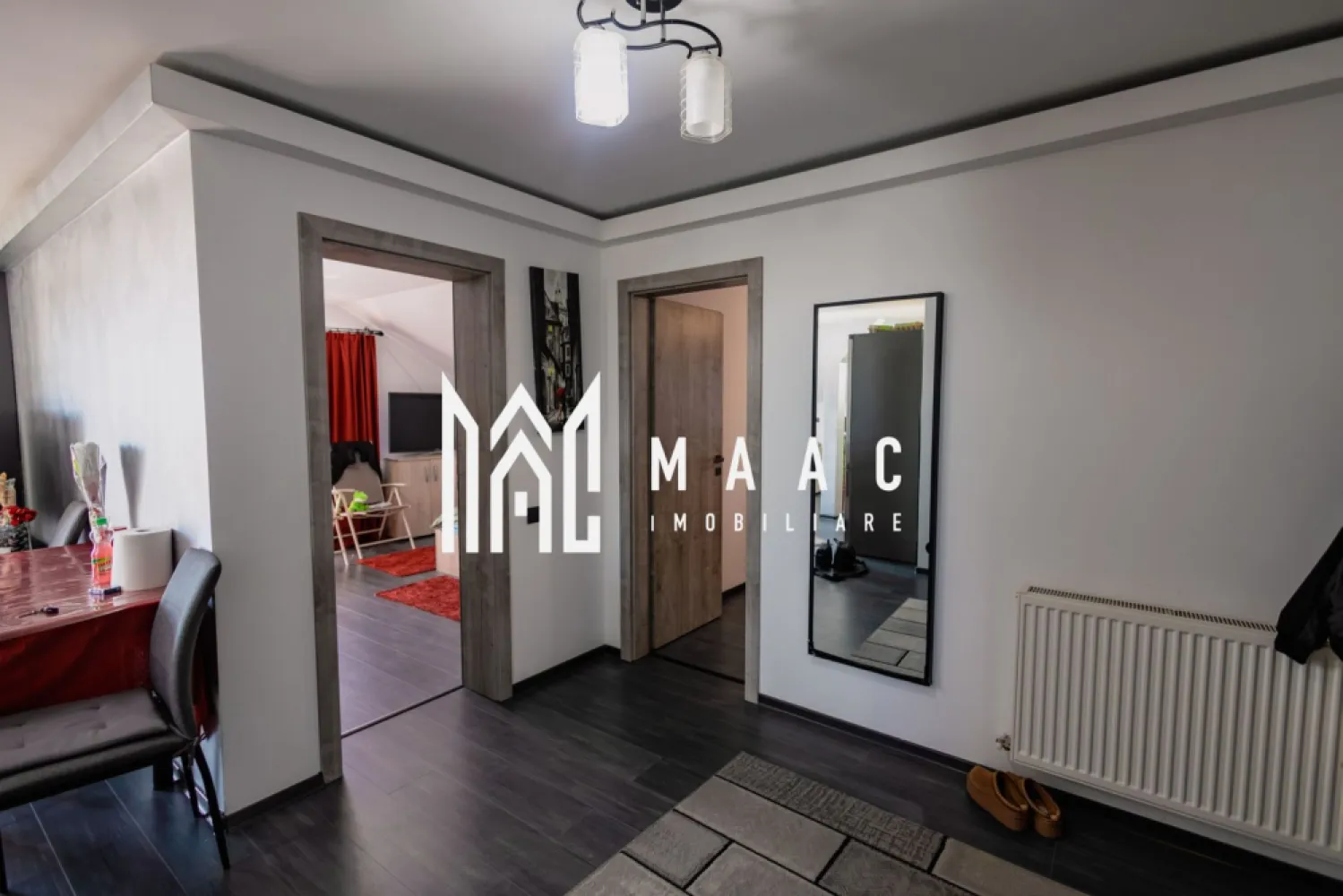 Apartament | 72 MP | 3 Camere | Balcon | Pictor Brana | Oportunitate Investiție - MAAC Imobiliare vă propune spre vânzare un apartament decomandat cu o suprafață utilă de 72 mp, conceput pentru a oferi confortul si liniștea de care aveți nevoie. La momentul de față are chiriași serioși,este bine întreținut ,se poate prelua cu ei sau fără. Proprietatea se remarcă prin orientarea sa favorabilă spre SUD, ceea ce face ca toate camerele să fie inundate de lumină naturală. Balconul generos de 12 mp reprezintă punctul forte al locuinței, oferind o priveliște neobturată spre munți, pe care o puteți admira zilnic atât din living, cat si din dormitor. Un avantaj major îl reprezintă cele două locuri de parcare incluse. Caracteristici si Dotări: -compartimentare: decomandat -living spațios cu bucătărie de 26 mp -dormitor principal de 16 mp si al doilea dormitor de 14 mp -baie generoasa de 8 mp -hol de 8 mp -balcon de 12 mp cu acces dublu si vedere superbă spre munți -orientare sudică pentru eficiență energetică și luminozitate Două spații de depozitare optimizate strategic Două locuri de parcare incluse în prețul de vânzare Amplasare retrasă într-un cadru liniștit, departe de traficul intens. Pentru programarea unei vizionări sau mai multe detalii contactați-ne și specificați codul proprietății: ID:CP2954447 }}