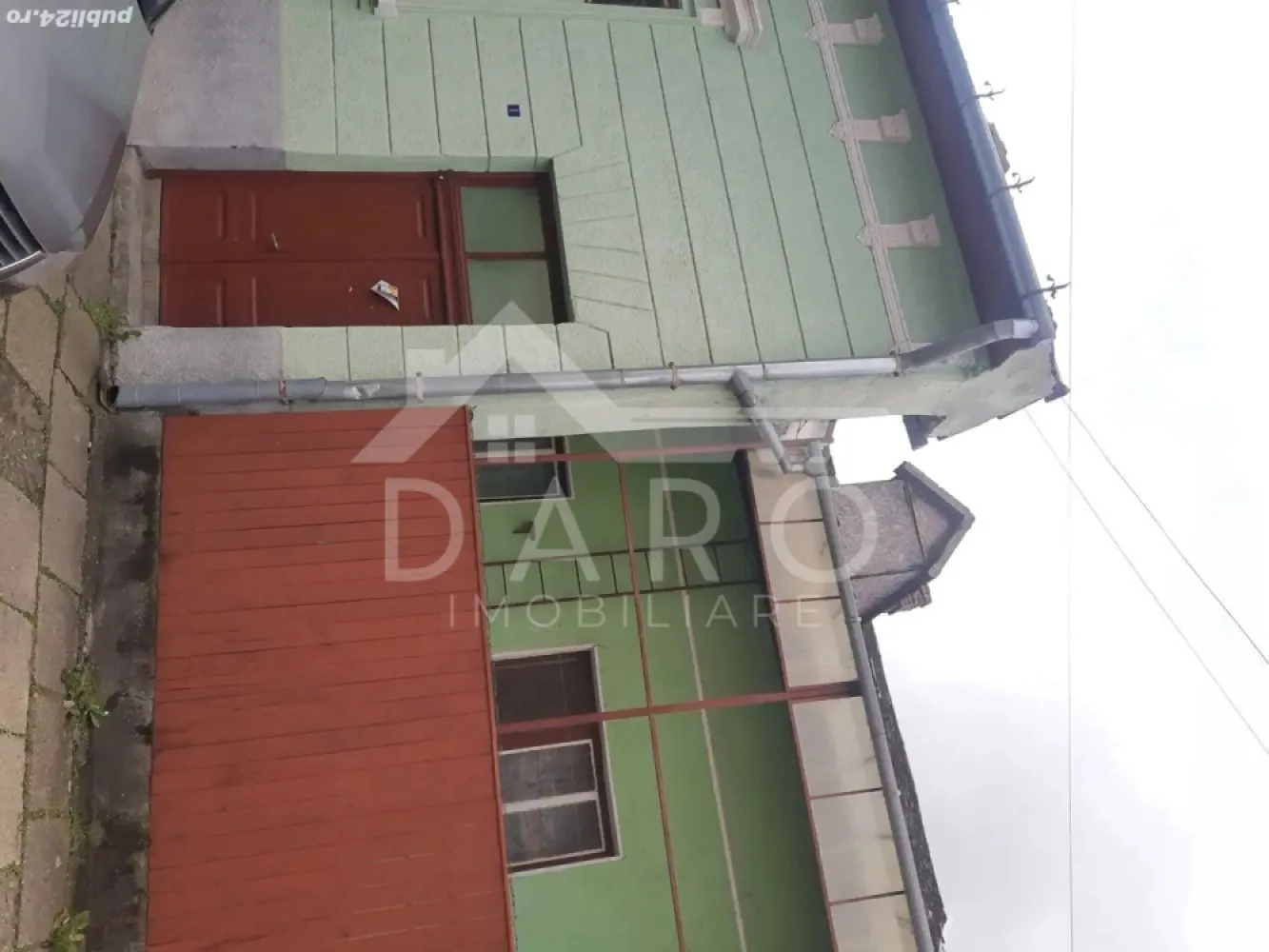 🌿 Casă cu 3 camere și curte îngrijită – zonă liniștită, Gara Mică - 🏡 DARO Imobiliare oferă spre vânzare casă particulară în Târgu Mureș, zona Gara Mică 📍 Situată într-o zonă liniștită și ușor accesibilă, aproape de gară, magazine și mijloace de transport. ✨ Detalii: • Suprafață locuibilă: 68 mp • Compartimentare: 3 camere, bucătărie, baie și pivniță • Curte mică, frumoasă și îngrijită • Casă locuibilă imediat, ideală pentru o familie sau un cuplu care caută liniște și intimitate 💰 Preț: 140.000 € 📞 Telefon: 0749 535 729 🏠 DARO Imobiliare – găsim împreună locul pe care îl poți numi acasă! }}