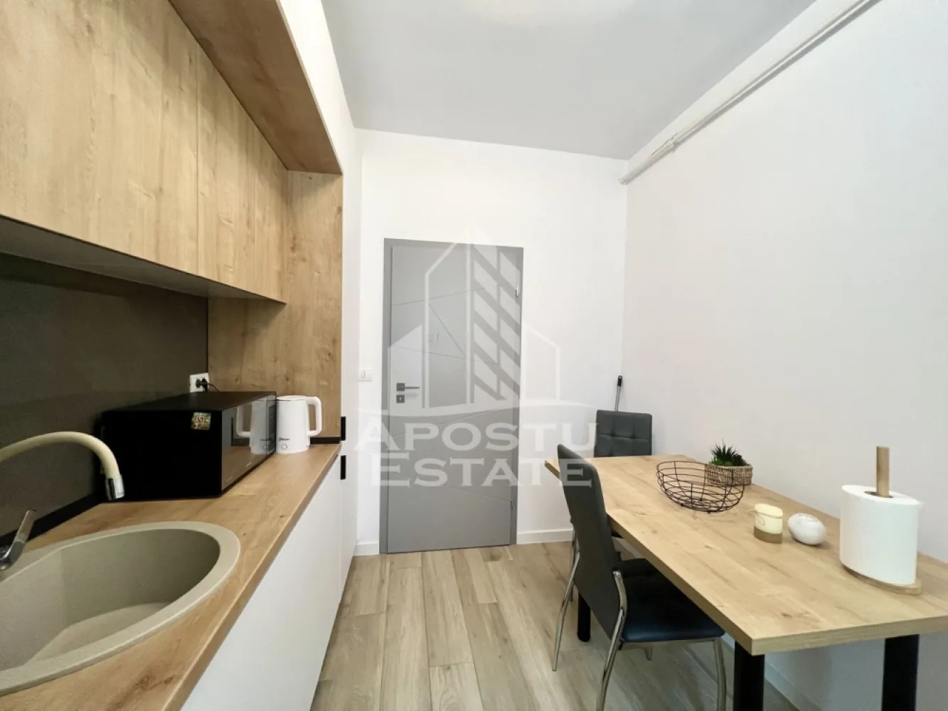 Apartament cu 2 camere de inchiriat, loc de parcare, Giroc