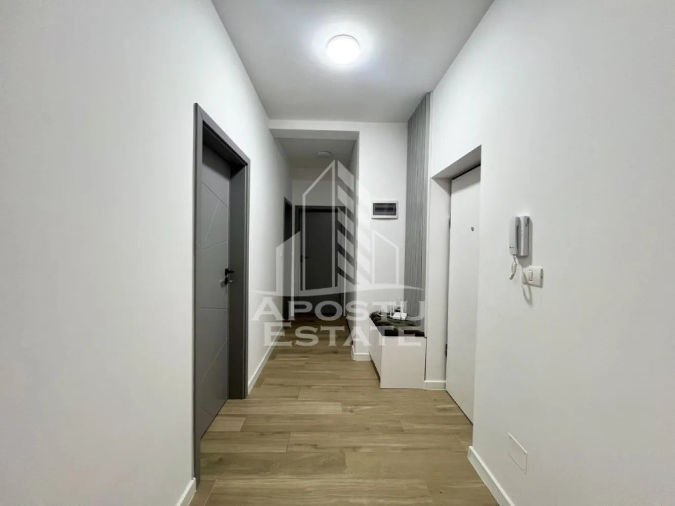 Apartament cu 2 camere de inchiriat, loc de parcare, Giroc