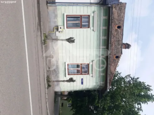 🌿 Casă cu 3 camere și curte îngrijită – zonă liniștită, Gara Mică