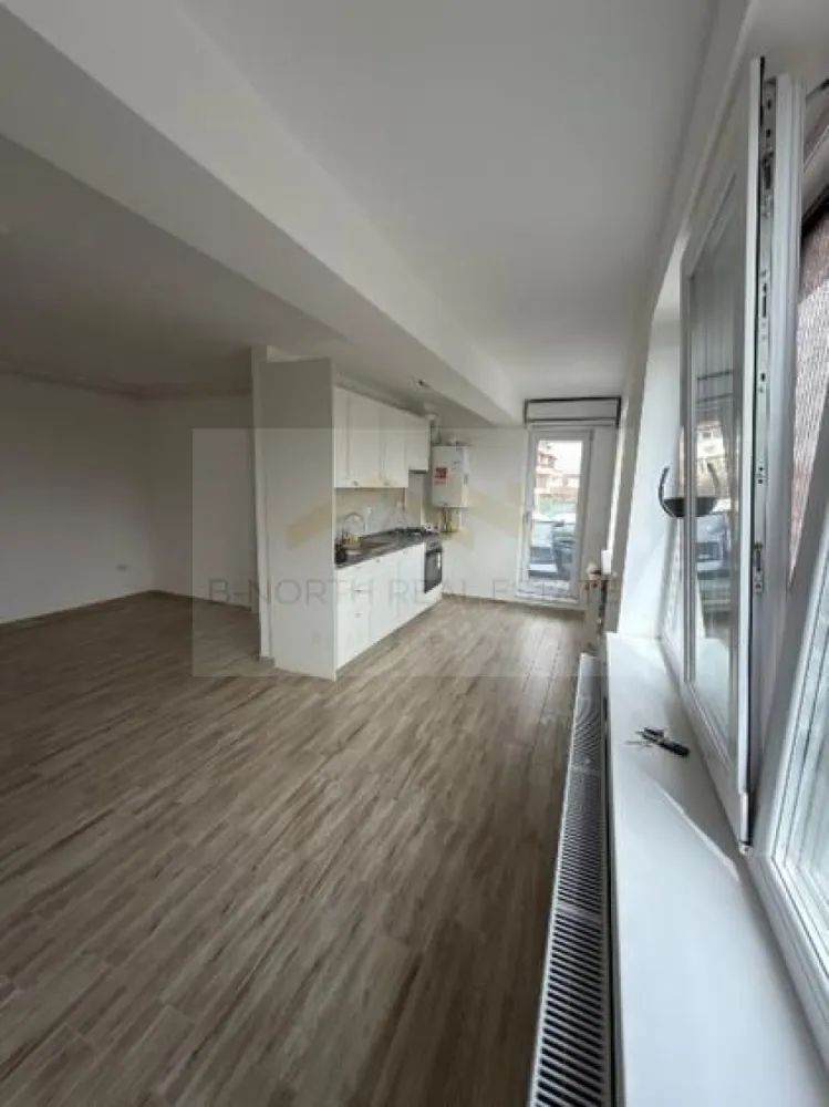 Spațiu pentru birou / cabinet de închiriat | Șoseaua Olteniței | Loc de parcare - B-North Real Estate vă propune spre închiriere un apartament cu 2 camere, situat într-un bloc nou, pe Șoseaua Olteniței nr. 20, Popești-Leordeni. Datorită poziției stradale și faptului că este nemobilat, spațiul este ideal pentru activități profesionale.
Apartamentul este amplasat la etajul 1, beneficiază de loc de parcare inclus și poate fi amenajat în funcție de necesitățile viitorului chiriaș.

Caracteristici principale:

Apartament 2 camere
Etaj 1
Bloc nou
Nemobilat
Aer condiționat
Loc de parcare inclus
Disponibil imediat

Pretabil pentru:

Birou
Cabinet de avocatură
Cabinet de contabilitate
Notariat
Agenție imobiliară
Broker credite / asigurări
Cabinet de psihologie
Cabinet de nutriție
Birou de consultanță
IT și servicii profesionale
Activități administrative

Avantaje locație:

Șoseaua Olteniței nr. 20, Popești-Leordeni
Poziție stradală, cu vizibilitate foarte bună
Acces rapid către București și mijloacele de transport
În apropiere de Lidl, Mega Image, Farmacia Tei, Sinsay și alte magazine
Zonă cu trafic și numeroase facilități

Preț și condiții:

Chirie: 530 euro/lună
Garanție: echivalentul unei luni de chirie
Loc de parcare inclus

Pentru informații suplimentare și programarea unei vizionări, contactați B-North Real Estate.