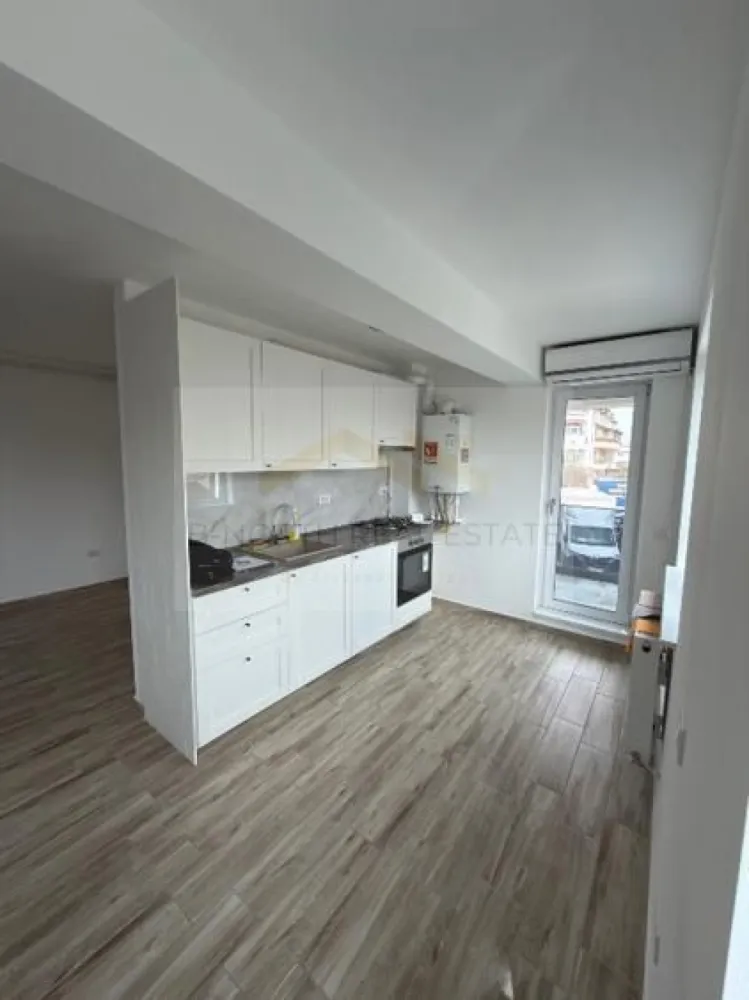 Spațiu pentru birou / cabinet de închiriat | Șoseaua Olteniței | Loc de parcare - B-North Real Estate vă propune spre închiriere un apartament cu 2 camere, situat într-un bloc nou, pe Șoseaua Olteniței nr. 20, Popești-Leordeni. Datorită poziției stradale și faptului că este nemobilat, spațiul este ideal pentru activități profesionale.
Apartamentul este amplasat la etajul 1, beneficiază de loc de parcare inclus și poate fi amenajat în funcție de necesitățile viitorului chiriaș.

Caracteristici principale:

Apartament 2 camere
Etaj 1
Bloc nou
Nemobilat
Aer condiționat
Loc de parcare inclus
Disponibil imediat

Pretabil pentru:

Birou
Cabinet de avocatură
Cabinet de contabilitate
Notariat
Agenție imobiliară
Broker credite / asigurări
Cabinet de psihologie
Cabinet de nutriție
Birou de consultanță
IT și servicii profesionale
Activități administrative

Avantaje locație:

Șoseaua Olteniței nr. 20, Popești-Leordeni
Poziție stradală, cu vizibilitate foarte bună
Acces rapid către București și mijloacele de transport
În apropiere de Lidl, Mega Image, Farmacia Tei, Sinsay și alte magazine
Zonă cu trafic și numeroase facilități

Preț și condiții:

Chirie: 530 euro/lună
Garanție: echivalentul unei luni de chirie
Loc de parcare inclus

Pentru informații suplimentare și programarea unei vizionări, contactați B-North Real Estate.