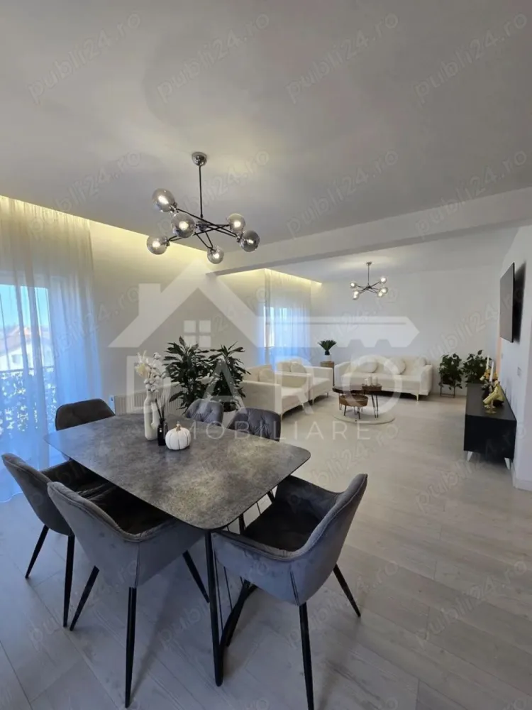 🏡 Penthouse exclusivist cu 4 camere – 120 mp utili - 🏡 Penthouse exclusivist cu 4 camere – 120 mp utili | Terasă 66 mp | Unirii Park Residence 💰 Preț: 257.000 € Se oferă spre vânzare un penthouse spectaculos, situat în Târgu Mureș, cartierul Unirii – Unirii Park Residence, strada Pomilor nr. 32, într-o zonă liniștită de case. Proprietatea impresionează prin designul minimalist, finisajele premium și spațiile generoase, fiind ideală pentru cei care își doresc confort, eleganță și intimitate. 📐 Suprafețe: ✔ suprafață utilă: 120 mp ✔ suprafață construită: 158 mp ✔ terase: 66 mp ✔ apartament dispus pe 2 nivele cu scară interioară 📍 Primul nivel – 80 mp utili ✔ hol spațios ✔ living + bucătărie open space 55 mp ✔ balcon 16 mp ✔ magazie / debara pentru depozitare ✔ dormitor de oaspeți cu balcon ✔ baie modernă cu duș walk-in 📍 Al doilea nivel – 40 mp utili ✔ 2 dormitoare ✔ dressing walk-in ✔ hol + casa scării ✔ baie elegantă cu cadă freestanding ✔ acces către terasă panoramică 🌿 Terasă spectaculoasă – 66 mp Un spațiu perfect pentru relaxare și socializare, cu vedere deschisă. Dotări terasă: ✔ set canapea, masă și fotolii din aluminiu ✔ 2 șezlonguri cu saltele relax ✔ cuib ratan de relaxare ✔ grătar pe gaz cu 4 arzătoare Tenneker ✨ Finisaje și dotări premium ✔ bucătărie la comandă MDF + HPL cu insulă ✔ electrocasnice Electrolux, Teka ✔ frigider încorporat Beko ✔ mobilier premium Somproduct, Urban Woods, Zara Home ✔ băi utilate Romstal + Hansgrohe ✔ dressing la comandă cu iluminare LED ✔ aer condiționat Gree 18.000 BTU ✔ centrală proprie cu sistem inteligent TADO ✔ videointerfon cu înregistrare apeluri ✔ 3 televizoare smart 🚗 2 locuri de parcare incluse 📍 Avantaje locație ✔ zonă liniștită de case ✔ aproape de supermarketuri ✔ aproape de școli și grădinițe ✔ acces rapid către centrul orașului 🤝 Proprietate promovată prin DARO Imobiliare 📞 Detalii și vizionări: Coman Maria – DARO Imobiliare & Kiwi Finance 📱 0749 535 729 💳 Ai nevoie de finanțare pentru achiziție? Prin Kiwi Finance beneficiezi de: ✔ analiză gratuită pentru credit ✔ oferte de la peste 12 bănci ✔ negocierea dobânzii ✔ suport complet până la aprobarea creditului 🏡 DARO Imobiliare – găsim locuința potrivită. 💳 Kiwi Finance – te ajutăm să devii proprietar. }}