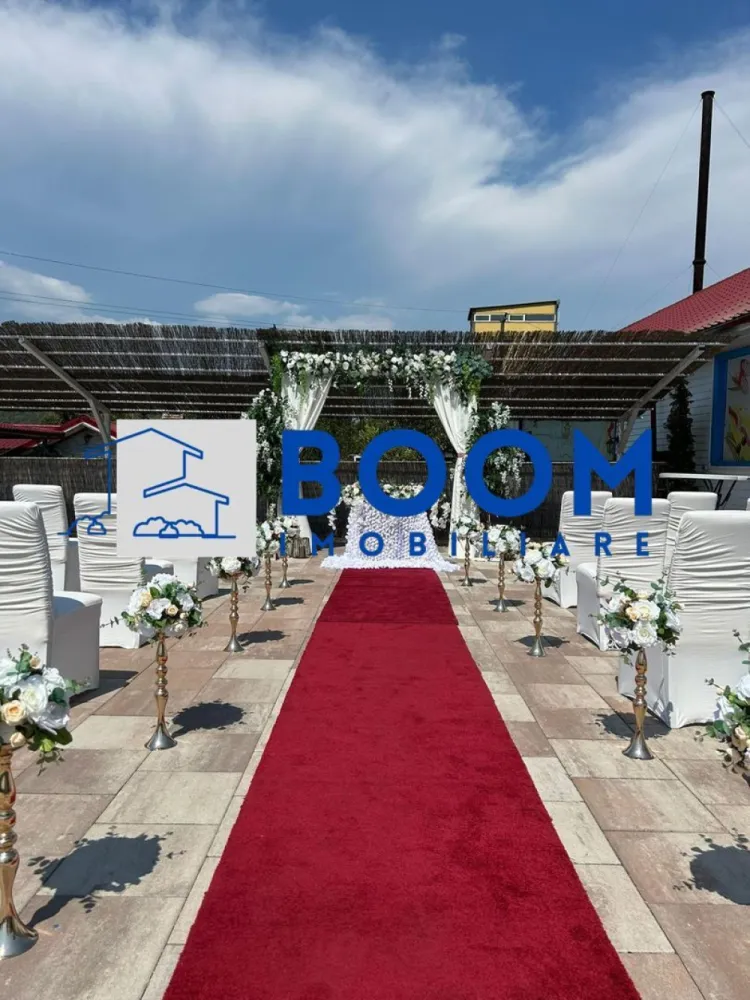 Complex HoReCa | Daesti, Râmnicu Vâlcea | 320 mp, teren 4.100 mp - Complex HoReCa stradal, cu piscină, restaurant și spații pentru evenimente, în Daesti, Râmnicu Vâlcea. Proprietatea are 320 mp utili și un teren generos de 4.100 mp, fiind o ofertă completă pentru activități de relaxare, servire și organizare de evenimente.

Detalii proprietate:
• Construcție din 2020
• Piesă centrală: bazin de înot de aproximativ 230 mp, cu zonă pentru adulți și bazin separat pentru copii
• Trei terase, dintre care două acoperite, plus o terasă lângă piscina principală
• Bar exterior cu design exotic, restaurant cu aproximativ 100 de locuri
• Bucătărie profesională complet utilată, mobilier, șezlonguri, aranjamente și echipamente existente
• Predare la cheie, cu istoric de peste 15 ani pe piață

Contextul locației este un avantaj real pentru acest tip de activitate: amplasament stradal, cu acces facil și vizibilitate bună, într-o zonă care permite organizarea de evenimente fără a deranja vecinătățile. Poziționarea oferă acces rapid spre Râmnicu Vâlcea și spre zona Călimănești.

Pentru detalii suplimentare și programarea unei vizionări, contactați echipa BOOM Imobiliare. Cod anunț CP3195703 .
