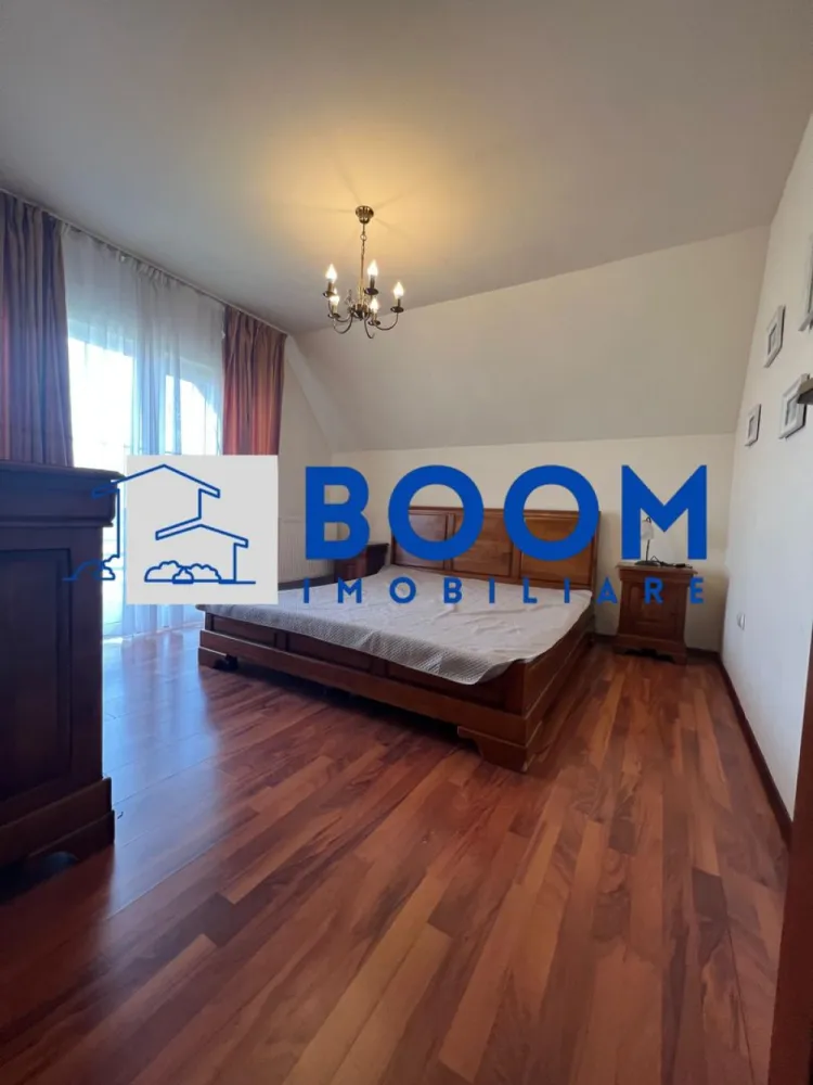 Vila | Ramnicu Valcea | Lenin Sud | De inchiriat - BOOM Imobiliare vă propune spre închiriere o vilă modernă D+P+1, situată în cartierul Lenin Sud din Râmnicu Vâlcea, într-o zonă liniștită, cu vedere panoramică deosebită și acces facil către principalele puncte de interes ale orașului.

Proprietatea are o suprafață utilă de 150 mp și este complet mobilată și utilată, fiind pregătită pentru mutare imediată. Compartimentarea este realizată inteligent pentru a oferi confort și funcționalitate, vila dispunând de un living spațios și luminos, bucătărie complet echipată, două dormitoare primitoare, cameră de dressing și două grupuri sanitare.

Unul dintre punctele forte ale proprietății este terasa generoasă închisă cu sticlă, un spațiu versatil ce poate fi utilizat pe tot parcursul anului, ideal pentru relaxare, socializare sau zonă de dining cu priveliște panoramică.

Locuința beneficiază de centrală termică proprie pe gaz, asigurând confort termic și eficiență pe tot parcursul anului.

În plus, imobilul dispune de garaj subteran, oferind siguranță și confort pentru autoturism.

Această proprietate reprezintă alegerea ideală pentru persoanele care își doresc liniște, spațiu și un ambient modern într-una dintre cele mai apreciate zone rezidențiale din Râmnicu Vâlcea.

Pentru mai multe detalii și programarea unei vizionări, echipa BOOM Imobiliare vă stă la dispoziție.

ID: CP3195706