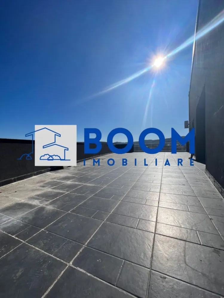 Apartament 3 camere | Penthouse | Bloc Nou | Ostroveni - BOOM Imobiliare vă propune spre vânzare un apartament exclusivist cu 3 camere, tip penthouse, situat în Râmnicu Vâlcea, în cartierul Ostroveni, în zona Bulevardului Dem Rădulescu – una dintre cele mai apreciate zone rezidențiale ale orașului.

Proprietatea este amplasată într-un bloc nou, finalizat în anul 2025 și intabulat, cu regim mic de înălțime (P+3), oferind un plus de confort, intimitate și liniște.

Apartamentul impresionează prin suprafața totală generoasă de 172 mp, compartimentarea eficientă și finisajele premium, fiind alegerea ideală pentru cei care își doresc un stil de viață modern și rafinat.

Locuința dispune de:

* living spațios și luminos
* 2 dormitoare
* 2 grupuri sanitare
* o terasă generoasă ce oferă un view panoramic deosebit asupra zonei

Terasa reprezintă un spațiu perfect pentru relaxare, socializare sau amenajarea unei zone private de petrecere a timpului liber.

Din punct de vedere al confortului, apartamentul beneficiază de dotări moderne:

* încălzire în pardoseală
* aer condiționat

Imobilul este construit la standarde ridicate, având placă de beton deasupra ultimului etaj și acoperiș, oferind astfel un plus de izolare și durabilitate.

În prețul afișat este inclus și un loc de parcare subteran / garaj, un avantaj important pentru confortul viitorilor proprietari.

Datorită poziționării excelente, suprafeței generoase și dotărilor premium, această proprietate reprezintă o oportunitate ideală atât pentru locuit, cât și pentru investiție.

Pentru mai multe informații sau pentru programarea unei vizionări, echipa BOOM Imobiliare vă stă la dispoziție.

ID : CP3195711