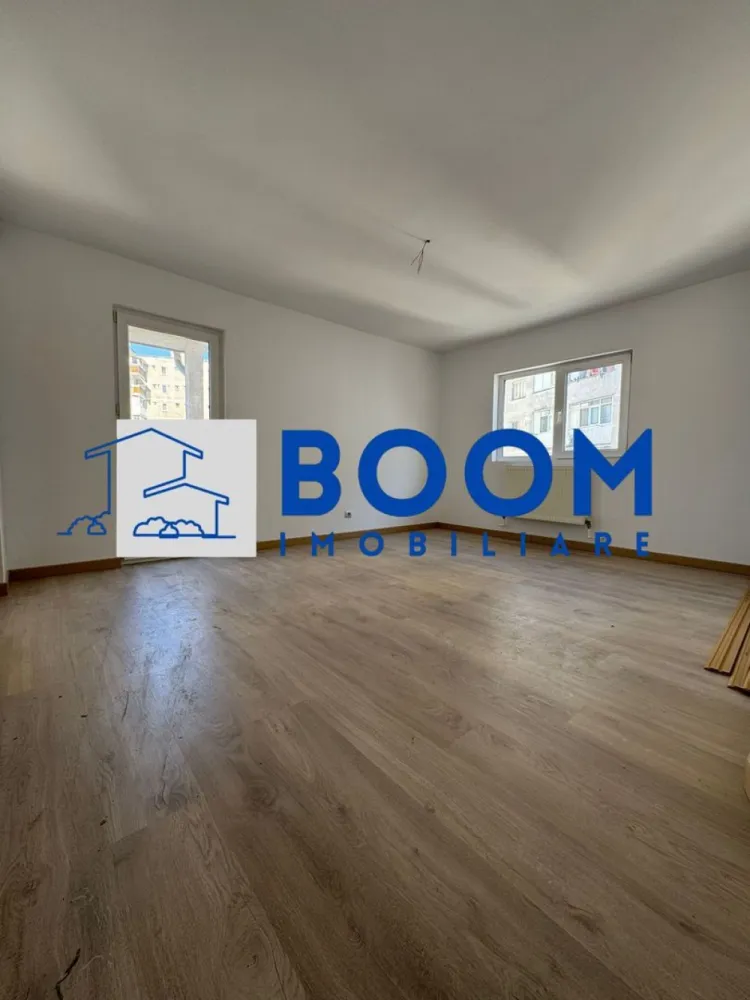 Apartamente noi | 2 camere | Ostroveni - BOOM Imobiliare vă propune spre vânzare apartamente noi, decomandate, situate în cartierul Ostroveni, zona Tic-Tac, o zonă apreciată pentru accesul facil către magazine, transport public și alte puncte de interes ale orașului.

Locuințele sunt amplasate la mansarda unui imobil cu regim de înălțime P+4+M, mansardă recent construită și finalizată în anul 2026, realizată la standarde moderne.

Apartamentele se vând la cheie, fiind complet finisate și pregătite pentru mutare imediată. Acestea beneficiază de finisaje noi și moderne, precum:

* gresie
* faianță
* parchet
* obiecte sanitare noi

În plus, fiecare locuință dispune de balcon, oferind un spațiu suplimentar pentru relaxare.

Din punct de vedere al confortului, proprietățile sunt dotate cu centrală termică proprie, asigurând eficiență energetică și control asupra costurilor de încălzire.

Fiind locuințe noi, cu toate dotările neutilizate, acestea reprezintă o alegere ideală atât pentru locuit, cât și pentru investiție (închiriere).

Prețurile pornesc de la 32.700 € și ajung până la 39.200 € (TVA inclus), în funcție de suprafață și compartimentare, fiind vorba despre construcție nouă.

Pentru mai multe informații sau pentru programarea unei vizionări, echipa BOOM Imobiliare vă stă la dispoziție.

ID: CP3195709