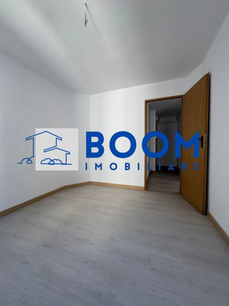 Apartamente noi | 2 camere | Ostroveni - BOOM Imobiliare vă propune spre vânzare apartamente noi, decomandate, situate în cartierul Ostroveni, zona Tic-Tac, o zonă apreciată pentru accesul facil către magazine, transport public și alte puncte de interes ale orașului.

Locuințele sunt amplasate la mansarda unui imobil cu regim de înălțime P+4+M, mansardă recent construită și finalizată în anul 2026, realizată la standarde moderne.

Apartamentele se vând la cheie, fiind complet finisate și pregătite pentru mutare imediată. Acestea beneficiază de finisaje noi și moderne, precum:

* gresie
* faianță
* parchet
* obiecte sanitare noi

În plus, fiecare locuință dispune de balcon, oferind un spațiu suplimentar pentru relaxare.

Din punct de vedere al confortului, proprietățile sunt dotate cu centrală termică proprie, asigurând eficiență energetică și control asupra costurilor de încălzire.

Fiind locuințe noi, cu toate dotările neutilizate, acestea reprezintă o alegere ideală atât pentru locuit, cât și pentru investiție (închiriere).

Prețurile pornesc de la 32.700 € și ajung până la 39.200 € (TVA inclus), în funcție de suprafață și compartimentare, fiind vorba despre construcție nouă.

Pentru mai multe informații sau pentru programarea unei vizionări, echipa BOOM Imobiliare vă stă la dispoziție.

ID: CP3195709