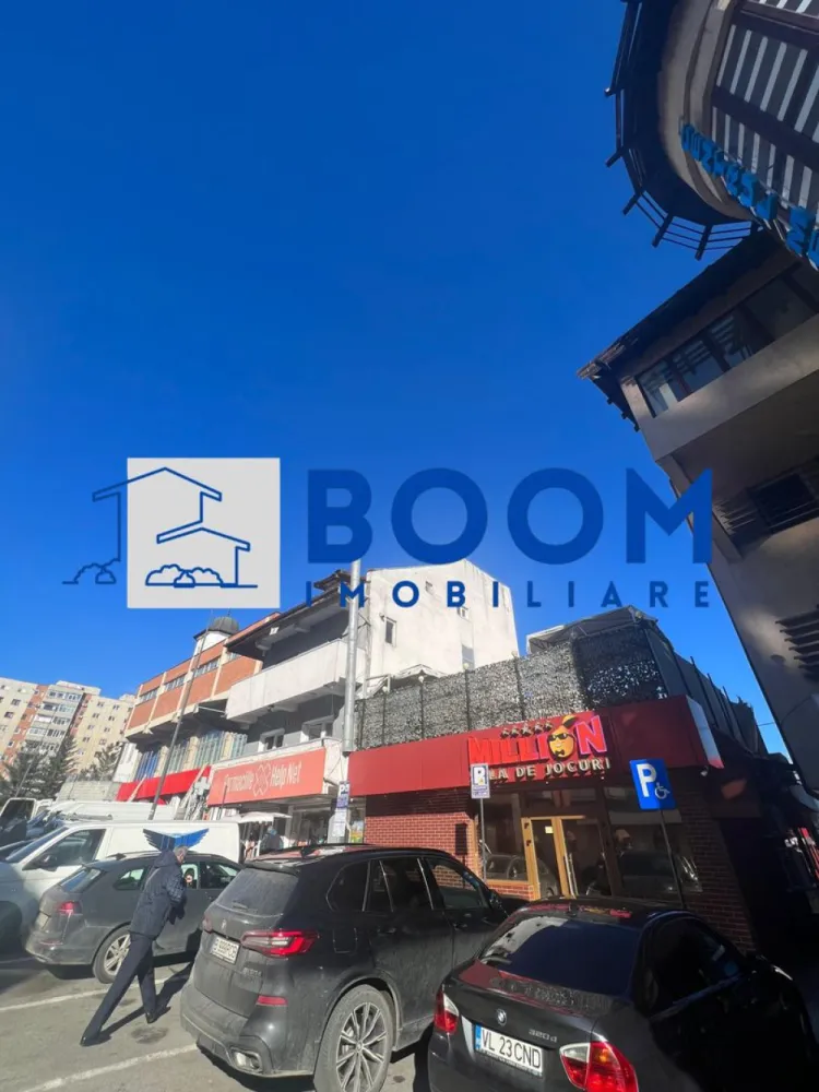 Spatiu comercial | Rezidential | Piata Nord - BOOM Imobiliare vă propune spre vânzare o clădire P+2+M situată în municipiul Râmnicu Vâlcea, în cartierul Nord, zona Piață – o locație excelentă, cu vizibilitate foarte bună și acces facil către principalele puncte de interes ale orașului.

Imobilul are o suprafață de aproximativ 400 mp și este compartimentat eficient, fiind ideal atât pentru locuință individuală, cât și pentru activități comerciale sau de birouri (sediu firmă, clinică medicală, cabinete, after-school, spații administrative etc.).

Proprietatea dispune de:

* Regim de înălțime Parter + 2 Etaje + Mansardă
* Spații generoase și luminoase
* Compartimentare flexibilă, adaptabilă diverselor tipuri de activitate
* Locuri de parcare închiriate de la primărie, un avantaj important pentru viitorii proprietari, angajați sau clienți

Poziționarea în zona Pieței Nord oferă un vad comercial bun și potențial ridicat de investiție, fiind potrivită atât pentru utilizare proprie, cât și pentru dezvoltarea unei afaceri sau obținerea de venit din chirii.

Pentru mai multe informații și programarea unei vizionări, echipa BOOM Imobiliare vă stă la dispoziție.

ID : CP3195715
