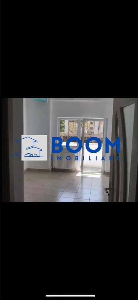 Spatiu comercial | Rezidential | Piata Nord - BOOM Imobiliare vă propune spre vânzare o clădire P+2+M situată în municipiul Râmnicu Vâlcea, în cartierul Nord, zona Piață – o locație excelentă, cu vizibilitate foarte bună și acces facil către principalele puncte de interes ale orașului.

Imobilul are o suprafață de aproximativ 400 mp și este compartimentat eficient, fiind ideal atât pentru locuință individuală, cât și pentru activități comerciale sau de birouri (sediu firmă, clinică medicală, cabinete, after-school, spații administrative etc.).

Proprietatea dispune de:

* Regim de înălțime Parter + 2 Etaje + Mansardă
* Spații generoase și luminoase
* Compartimentare flexibilă, adaptabilă diverselor tipuri de activitate
* Locuri de parcare închiriate de la primărie, un avantaj important pentru viitorii proprietari, angajați sau clienți

Poziționarea în zona Pieței Nord oferă un vad comercial bun și potențial ridicat de investiție, fiind potrivită atât pentru utilizare proprie, cât și pentru dezvoltarea unei afaceri sau obținerea de venit din chirii.

Pentru mai multe informații și programarea unei vizionări, echipa BOOM Imobiliare vă stă la dispoziție.

ID : CP3195715
