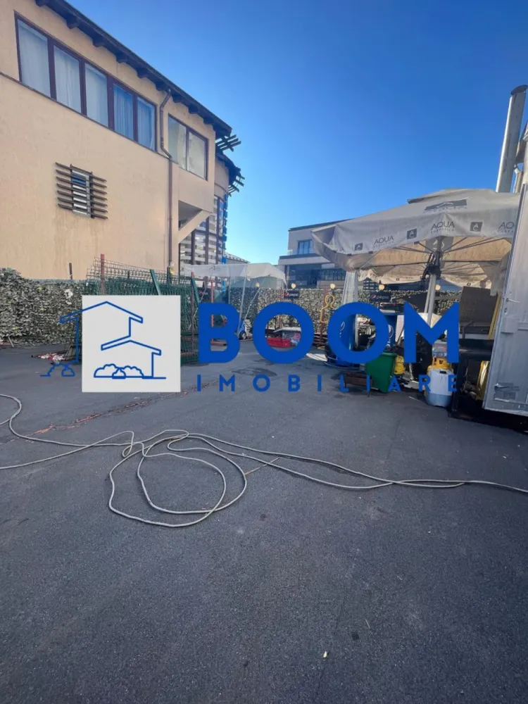 Spatiu Comercial | Rezidential | Piata Nord - BOOM Imobiliare vă propune spre închiriere o clădire P+2+M situată în municipiul Râmnicu Vâlcea, în cartierul Nord, zona Piață – o locație cu vizibilitate foarte bună și acces facil către principalele puncte de interes ale orașului.

Imobilul are o suprafață totală de aproximativ 400 mp, fiind compartimentat eficient și pretabil atât pentru locuință, cât și pentru activități comerciale sau de birouri (sediu firmă, clinică, cabinet, after-school, spații administrative etc.).

Clădirea oferă:

* Regim de înălțime Parter + 2 Etaje + Mansardă
* Spații generoase și luminoase
* Posibilitate de organizare flexibilă a activității
* Locuri de parcare închiriate de la primărie, un avantaj important pentru angajați și clienți

Poziționarea în zona Pieței Nord asigură vad comercial bun și acces rapid la mijloace de transport, magazine și alte servicii.

Pentru detalii suplimentare și programarea unei vizionări, echipa BOOM Imobiliare vă stă la dispoziție.

ID : CP3195716