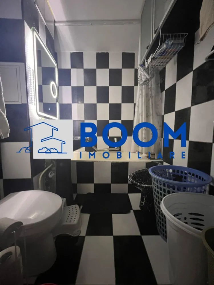 Apartament 3 camere | Calea lui Traian | Parter | Nord - BOOM Imobiliare vă propune spre vânzare un apartament cu 3 camere, situat în zona Nord a municipiului Râmnicu Vâlcea, pe Calea lui Traian, în imediata apropiere a Spitalul Județean de Urgență Vâlcea.

Locuința este amplasată la parter înalt, într-o zonă liniștită și bine cotată a orașului, oferind atât confort, cât și acces facil către punctele de interes (unități medicale, magazine, mijloace de transport, școli).

Apartamentul are o suprafață generoasă de 80 mp, compartimentare practică și luminoasă, fiind ideal atât pentru locuit, cât și pentru investiție. Proprietatea beneficiază și de boxă amenajată, oferind un spațiu suplimentar util pentru depozitare.

Se vinde mobilat și utilat, exact ca în fotografii, fiind pregătit pentru mutare imediată.

Pentru mai multe detalii sau pentru programarea unei vizionări, echipa BOOM Imobiliare vă stă la dispoziție.

ID : CP3195720