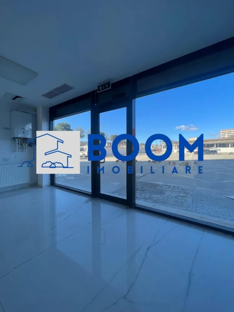 Spatiu Comercial | Zona Centrala Kauffland | 156 MP - BOOM Imobiliare vă propune spre inchiriere un spațiu comercial modern, situat în Ansamblul Rezidențial Central din Râmnicu Vâlcea, într-o zonă cu vizibilitate foarte bună și acces facil.

Imobilul are o suprafață utilă de 156 mp, fiind ideal pentru diverse activități comerciale sau de servicii (clinică medicală, birouri, showroom, salon, activități educaționale etc.).

Spațiul beneficiază de:

* Două intrări, oferind flexibilitate în organizare și flux operațional
* Două grupuri sanitare
* Amenajări moderne, realizate cu atenție la detalii
* Centrală termică proprie, pentru control eficient al costurilor
* Sistem de ventilație, asigurând un climat optim pentru desfășurarea activității

Poziționarea în cadrul unui ansamblu rezidențial central oferă acces la un vad comercial bun și potențial ridicat de dezvoltare a afacerii.

Pentru informații suplimentare sau programarea unei vizionări, echipa BOOM Imobiliare vă stă la dispoziție.

ID : CP3195717
