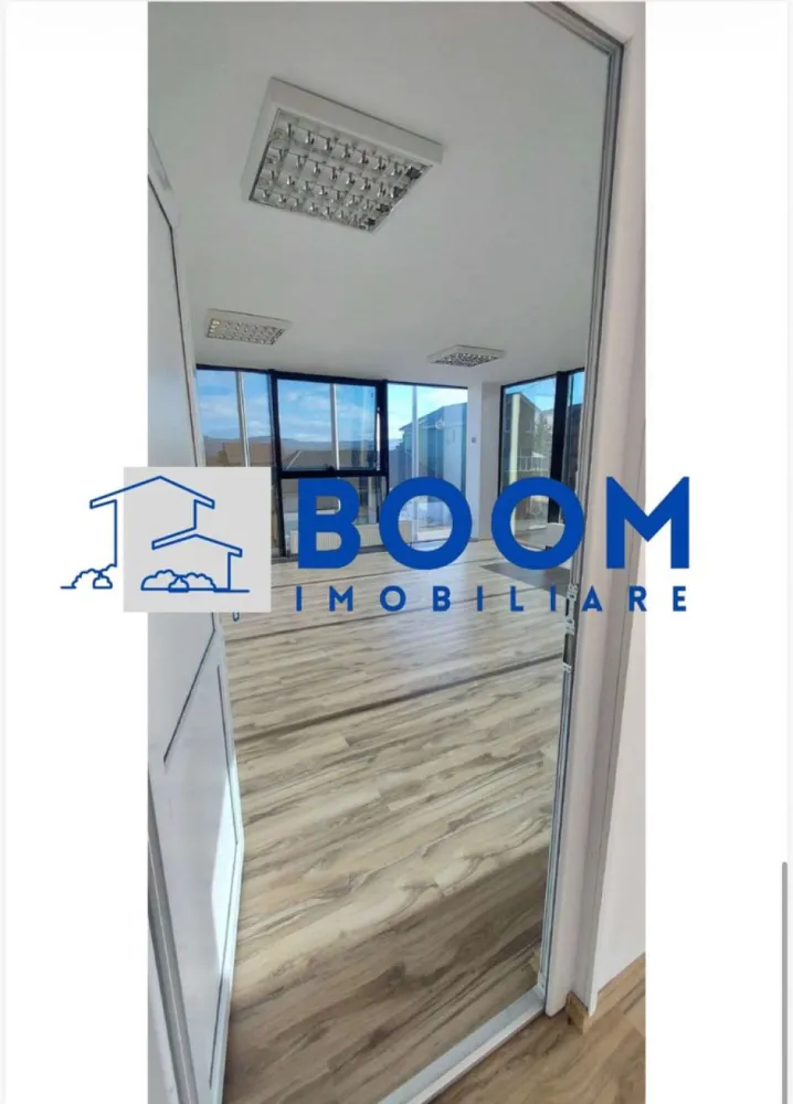Spatiu Comercial | Nord| 760MP | Pretabil Clinica - BOOM Imobiliare vă propune spre inchiriere o clădire de birouri / spațiu comercial, ideală pentru clinică medicală, situată într-o zonă premium din Râmnicu Vâlcea, pe Calea lui Traian, în imediata vecinătate a Spitalul Județean de Urgență Vâlcea.

Imobilul este construit în anul 2012, are regim de înălțime P+2 și dispune de o suprafață totală utilă de 760 mp, fiind amplasat pe un teren cu suprafața totală de 626 mp, la care se adaugă 628 mp teren aferent exclusiv construcției.

Suprafață construită la sol: 280,7 mp
Acces: 2 intrări independente – ideal pentru circuite separate (pacienți/personal)
Destinație: clinică medicală, cabinete individuale, centru de recuperare, spații de birouri, activități comerciale

Un avantaj major al proprietății îl reprezintă parcarea generoasă:

* 12 locuri de parcare private, cu acces securizat prin barieră
* 14 locuri de parcare publice, disponibile în imediata apropiere

Datorită poziționării excelente, vizibilității foarte bune și proximității față de unități medicale și instituții publice, această clădire reprezintă o oportunitate solidă de investiție, fiind ideală atât pentru desfășurarea directă a unei activități medicale, cât și pentru achiziție cu scop investițional.

Pentru detalii suplimentare și vizionări, BOOM Imobiliare vă stă la dispoziție.

CP3195729
