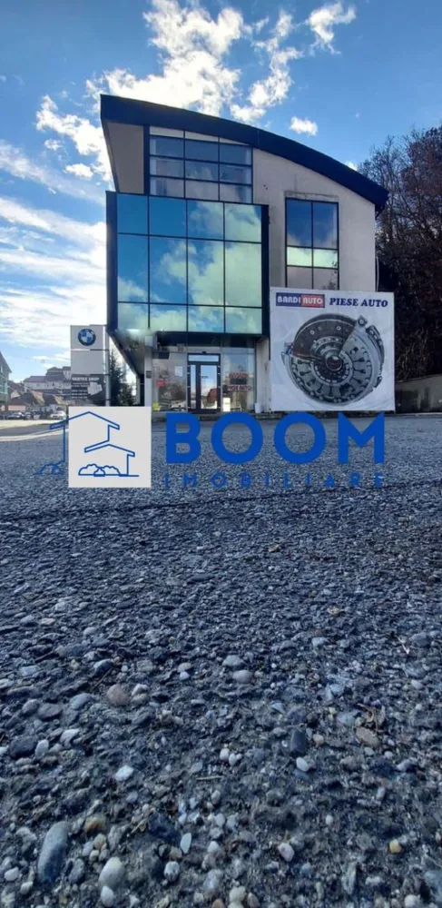 Spatiu Comercial | Nord| 760MP | Pretabil Clinica - BOOM Imobiliare vă propune spre vânzare o clădire de birouri / spațiu comercial, ideală pentru clinică medicală, situată într-o zonă premium din Râmnicu Vâlcea, pe Calea lui Traian, în imediata vecinătate a Spitalul Județean de Urgență Vâlcea.

Imobilul este construit în anul 2012, are regim de înălțime P+2 și dispune de o suprafață totală utilă de 760 mp, fiind amplasat pe un teren cu suprafața totală de 626 mp, la care se adaugă 628 mp teren aferent exclusiv construcției.

Suprafață construită la sol: 280,7 mp
Acces: 2 intrări independente – ideal pentru circuite separate (pacienți/personal)
Destinație: clinică medicală, cabinete individuale, centru de recuperare, spații de birouri, activități comerciale

Un avantaj major al proprietății îl reprezintă parcarea generoasă:

* 12 locuri de parcare private, cu acces securizat prin barieră
* 14 locuri de parcare publice, disponibile în imediata apropiere

Datorită poziționării excelente, vizibilității foarte bune și proximității față de unități medicale și instituții publice, această clădire reprezintă o oportunitate solidă de investiție, fiind ideală atât pentru desfășurarea directă a unei activități medicale, cât și pentru achiziție cu scop investițional.

Pentru detalii suplimentare și vizionări, BOOM Imobiliare vă stă la dispoziție.

ID: CP3195730