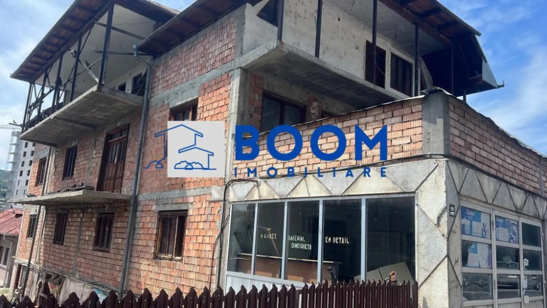 Vila D+P+2 | Pretabil Bloc Boutique - BOOM Imobiliare vă propune spre vânzare o construcție D+P+2, situată central, pe strada Știrbei Vodă, într-o zonă aflată în plină expansiune rezidențială, cu un potențial investițional ridicat.

Imobilul se pretează excelent atât pentru transformarea într-un bloc tip boutique, cât și pentru dezvoltarea de spații comerciale sau mixte. Un avantaj important îl reprezintă demisolul, unde pot fi amenajate locuri de parcare, aspect esențial pentru orice proiect modern.

Clădirea are o suprafață construită de 780 mp și o suprafață utilă de 590 mp, oferind flexibilitate maximă în compartimentare și exploatare. Proprietatea beneficiază de toate utilitățile, fiind pregătită pentru dezvoltare imediată.

Datorită poziționării centrale și a potențialului de reconversie, această proprietate reprezintă o oportunitate excelentă de investiție.

Pentru mai multe detalii și programarea unei vizionări, vă invităm să contactați BOOM Imobiliare.

id: CP3195740
