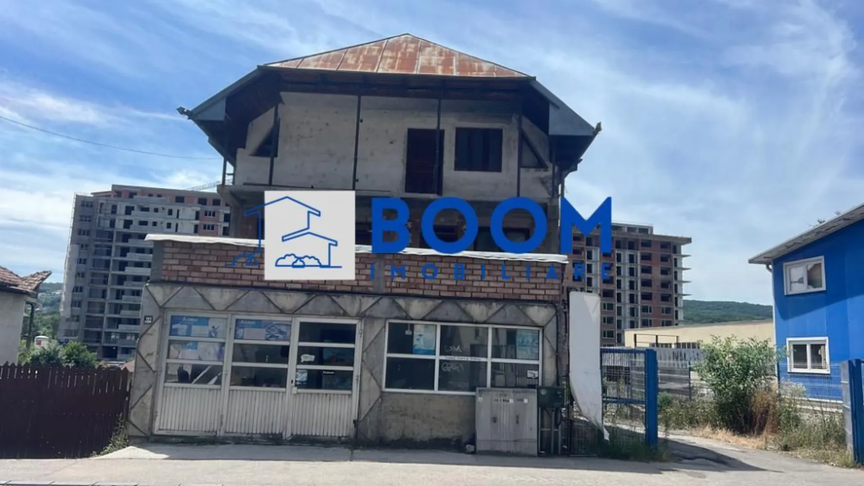 Vila D+P+2 | Pretabil Bloc Boutique - BOOM Imobiliare vă propune spre vânzare o construcție D+P+2, situată central, pe strada Știrbei Vodă, într-o zonă aflată în plină expansiune rezidențială, cu un potențial investițional ridicat.

Imobilul se pretează excelent atât pentru transformarea într-un bloc tip boutique, cât și pentru dezvoltarea de spații comerciale sau mixte. Un avantaj important îl reprezintă demisolul, unde pot fi amenajate locuri de parcare, aspect esențial pentru orice proiect modern.

Clădirea are o suprafață construită de 780 mp și o suprafață utilă de 590 mp, oferind flexibilitate maximă în compartimentare și exploatare. Proprietatea beneficiază de toate utilitățile, fiind pregătită pentru dezvoltare imediată.

Datorită poziționării centrale și a potențialului de reconversie, această proprietate reprezintă o oportunitate excelentă de investiție.

Pentru mai multe detalii și programarea unei vizionări, vă invităm să contactați BOOM Imobiliare.

id: CP3195740