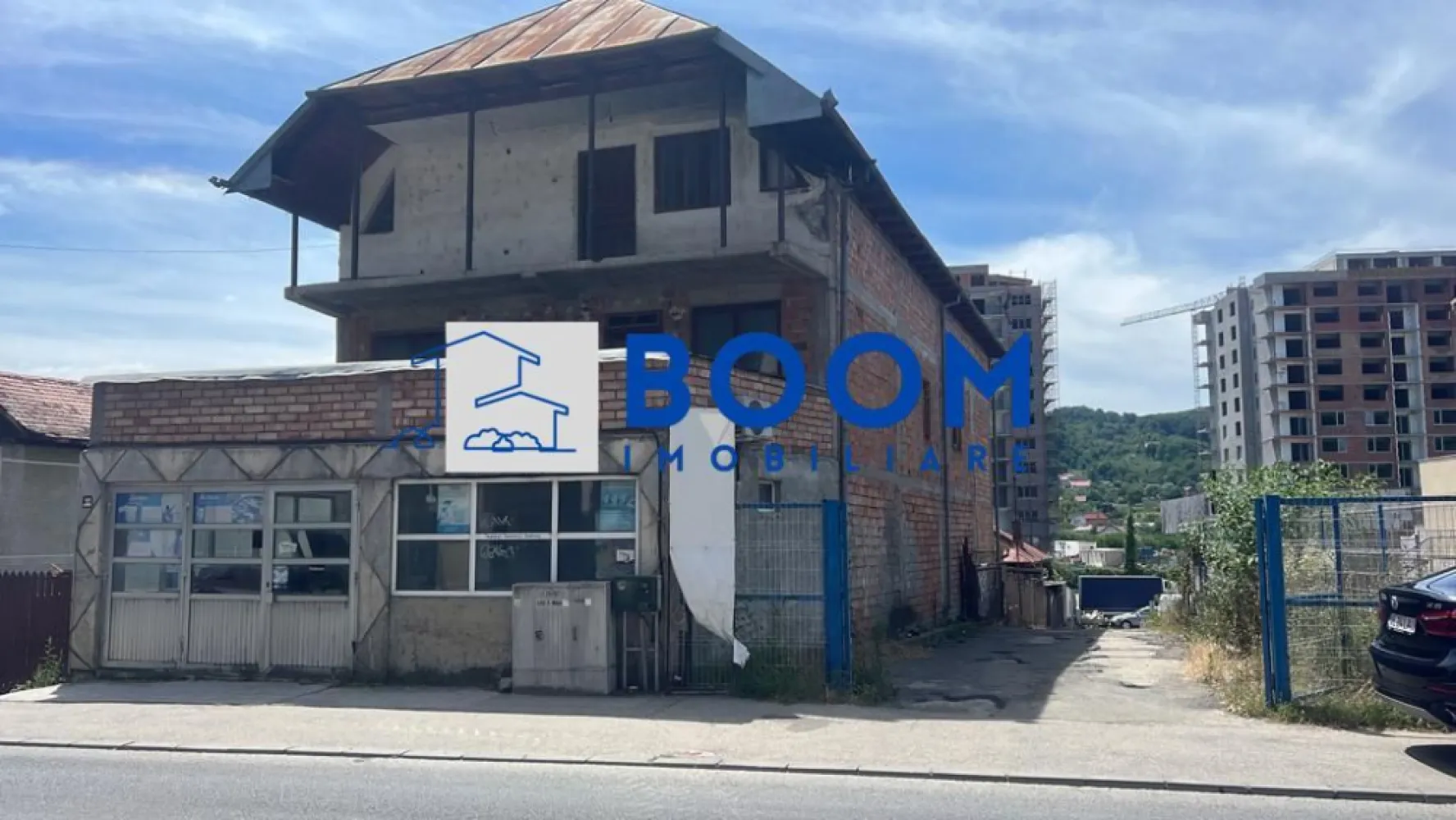 Vila D+P+2 | Pretabil Bloc Boutique - BOOM Imobiliare vă propune spre vânzare o construcție D+P+2, situată central, pe strada Știrbei Vodă, într-o zonă aflată în plină expansiune rezidențială, cu un potențial investițional ridicat.

Imobilul se pretează excelent atât pentru transformarea într-un bloc tip boutique, cât și pentru dezvoltarea de spații comerciale sau mixte. Un avantaj important îl reprezintă demisolul, unde pot fi amenajate locuri de parcare, aspect esențial pentru orice proiect modern.

Clădirea are o suprafață construită de 780 mp și o suprafață utilă de 590 mp, oferind flexibilitate maximă în compartimentare și exploatare. Proprietatea beneficiază de toate utilitățile, fiind pregătită pentru dezvoltare imediată.

Datorită poziționării centrale și a potențialului de reconversie, această proprietate reprezintă o oportunitate excelentă de investiție.

Pentru mai multe detalii și programarea unei vizionări, vă invităm să contactați BOOM Imobiliare.

id: CP3195740