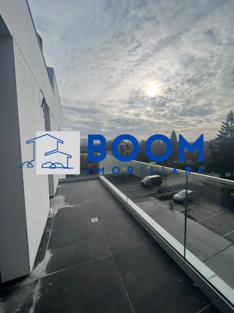 Studio | Dem Radulescu- Ostroveni | Bloc intabulat - BOOM Imobiliare vă propune spre vânzare un studio modern, situat în zona foarte căutată Dem Rădulescu – Ostroveni, în Râmnicu Vâlcea. Proprietatea se află la etajul 2 al unui bloc intabulat, oferind confort și acces rapid la toate punctele de interes din zonă.

Suprafață construită: 50 m²
Compartimentare practică și bine gândită:

* Cameră spațioasă și luminoasă
* Bucătărie separată
* Grup sanitar
* Terasă ideală pentru relaxare

Studioul se vinde finisat, iar predarea se face imediat, cu posibilitatea ca viitorul proprietar să personalizeze spațiul după propriile preferințe.

Loc de parcare exterior inclus în preț, înscris în actul de proprietate – un avantaj important pentru zonă.

Achiziția se poate face prin orice modalitate de plată, ceea ce face această ofertă potrivită pentru locuire sau investiție.

Un studio cochet, într-o zonă în plină dezvoltare – o oportunitate excelentă oferită de BOOM Imobiliare.

Pentru detalii suplimentare sau programarea unei vizionări, vă stăm cu drag la dispoziție!

id: CP3195697