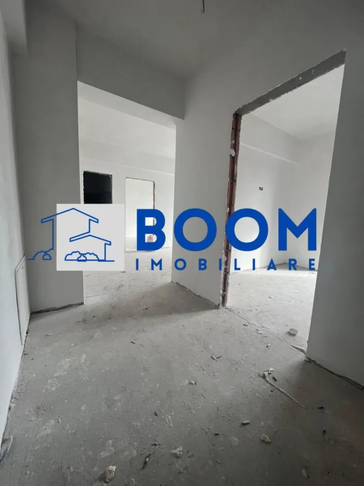 Apartament 2 camere | Dem Radulescu-Ostroveni | Bloc nou intabulat - BOOM Imobiliare vă oferă spre vânzare un apartament modern cu 2 camere, situat într-una dintre cele mai apreciate zone ale orașului – Dem Rădulescu – Ostroveni, Râmnicu Vâlcea. Proprietatea se află la etajul 2/3, într-un bloc nou, finalizat în 2025, dotat cu lift și intabulat, pregătit pentru tranzacționare imediată.

Suprafață construită: 70 m²
Compartimentare optimă:

* Living luminos și spațios
* Bucătărie separată
* Dormitor confortabil
* Baie modernă
* Logie + balcon – spații ideale pentru relaxare

Apartamentul se predă finisat la cheie, iar viitorul proprietar are posibilitatea de a personaliza finisajele după propriul gust, pentru un cămin exact așa cum și-l dorește.

Loc de parcare exterior inclus în preț, înscris în actul de proprietate – un avantaj important într-o zonă aglomerată.

Achiziția se poate realiza prin orice modalitate de plată, ceea ce face această ofertă accesibilă și flexibilă.

Un apartament nou, modern, excelent poziționat și cu facilități complete – o oportunitate ideală oferită de BOOM Imobiliare.

Pentru informații suplimentare sau pentru o vizionare, vă stăm cu drag la dispoziție!

id: CP3195696