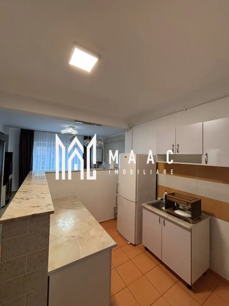 Apartament 3 camere | Parter | 96MPU | Vasia-Medias - MAAC Imobiliare vă propune spre închiriere un apartament cu 3 camere și 2 băi, situat în cartierul Vasia din Mediaș. Locuința este complet mobilată și utilată, fiind pregătită pentru mutare imediată. Spațiul este generos și bine compartimentat, oferind confortul necesar unei familii sau persoanelor care își doresc o locuință spațioasă. Cartierul Vasia este o zonă rezidențială liniștită și modernă, apreciată pentru accesul rapid la centre comerciale, școli, grădinițe și farmacii. Zona este bine conectată la principalele artere ale orașului și oferă un mediu sigur, cu străzi asfaltate, iluminat public și facilități pentru viața de zi cu zi. Dotări și avantaje: -apartament cu 3 camere -2 băi -2 dormitoare -complet mobilat și utilat -spațiu generos și bine compartimentat -se acceptă animale de companie Închirierea se face pe termen de minim 1 an. Se percepe garanție în cuantumul unei chirii lunare. Pentru mai multe detalii și programarea unei vizionări, vă rugăm să ne contactați, menționând ID: CP2954550 }}