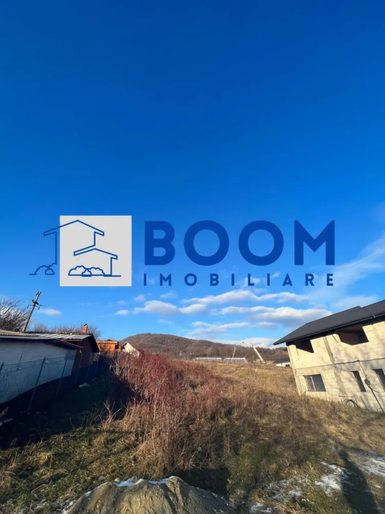 Teren Vladesti | 1025 MP | Zona White Department - BOOM Imobiliare vă propune spre vânzare un teren intravilan situat în localitatea Vlădești, într-o zonă liniștită și în plină dezvoltare, în apropierea piscinei White Department.

Terenul are o suprafață de 1.025 mp și beneficiază de o deschidere stradală de 15 metri liniari, fiind ideal pentru construirea unei locuințe individuale. Amplasarea oferă o priveliște superbă, perfectă pentru cei care își doresc confort, intimitate și un cadru natural plăcut.

Utilitățile (apă, curent, gaz) sunt la limita de proprietate, iar zona este într-o continuă expansiune, cu mai multe case noi aflate în construcție, ceea ce face ca investiția să fie una sigură și avantajoasă.

Acces facil, vecinătate selectă și potențial excelent pentru dezvoltare rezidențială.

Pentru mai multe detalii și vizionări, BOOM Imobiliare vă stă la dispoziție.

ID: CP3195733
